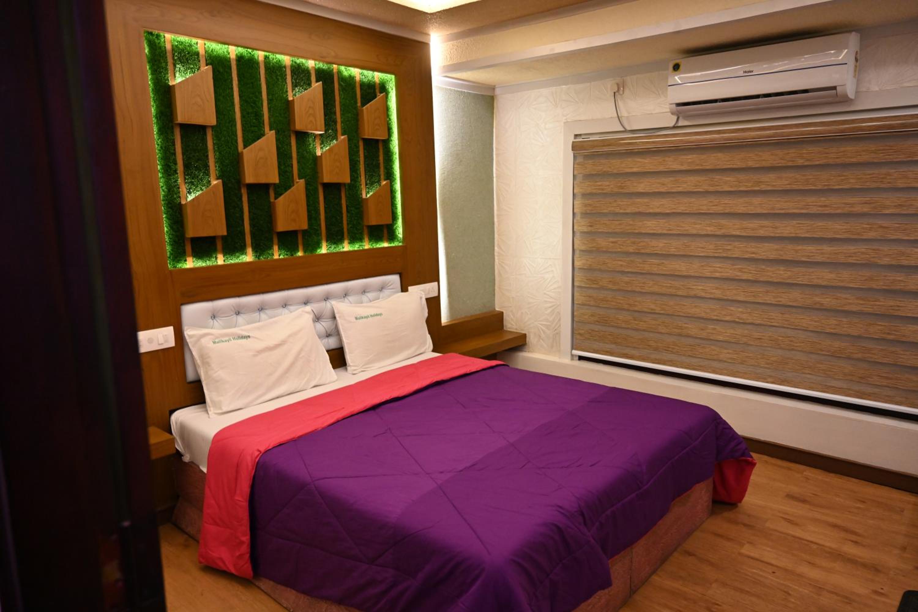 Double Room with Lake View - Photo 11