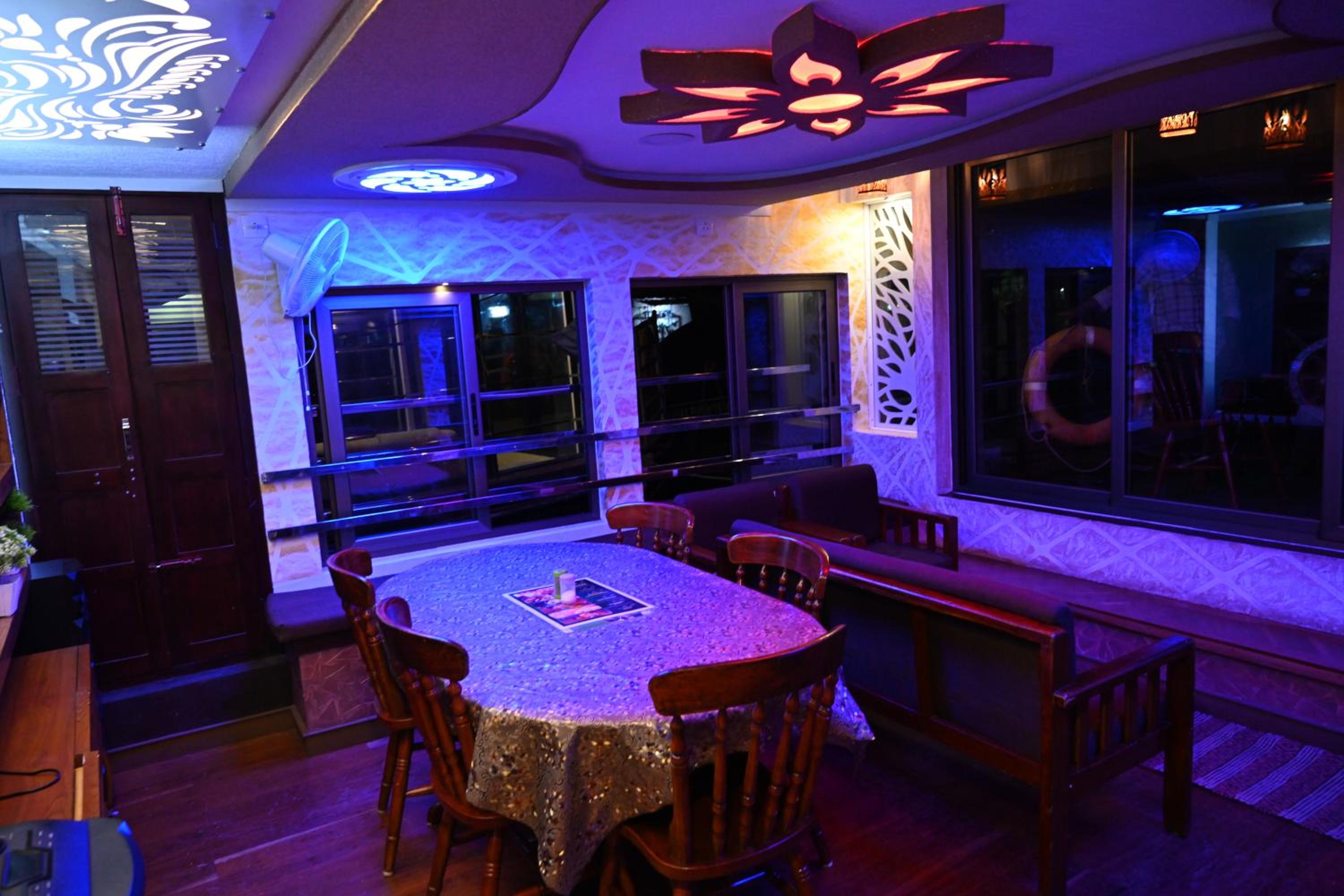 Double Room with Lake View - Photo 15