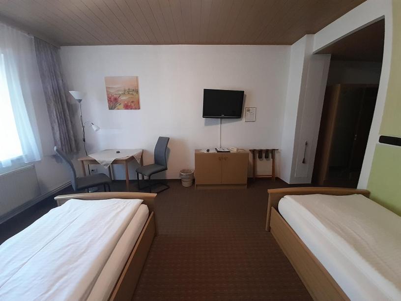 Twin Room with Bathroom photo 2