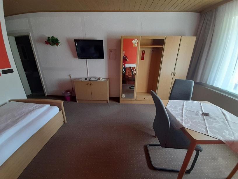 Single Room with Private Bathroom photo 2