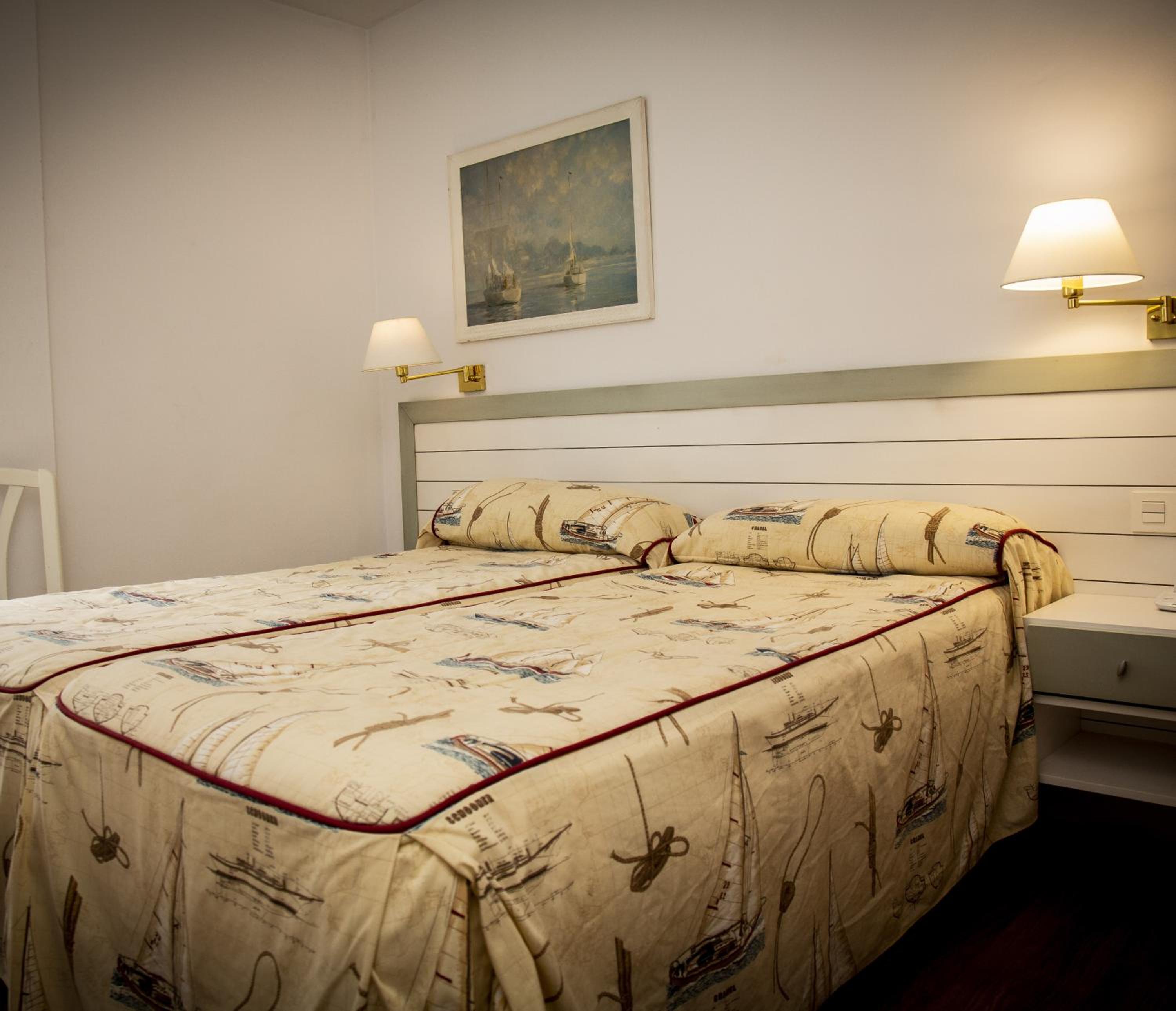 Small Twin Room photo 2