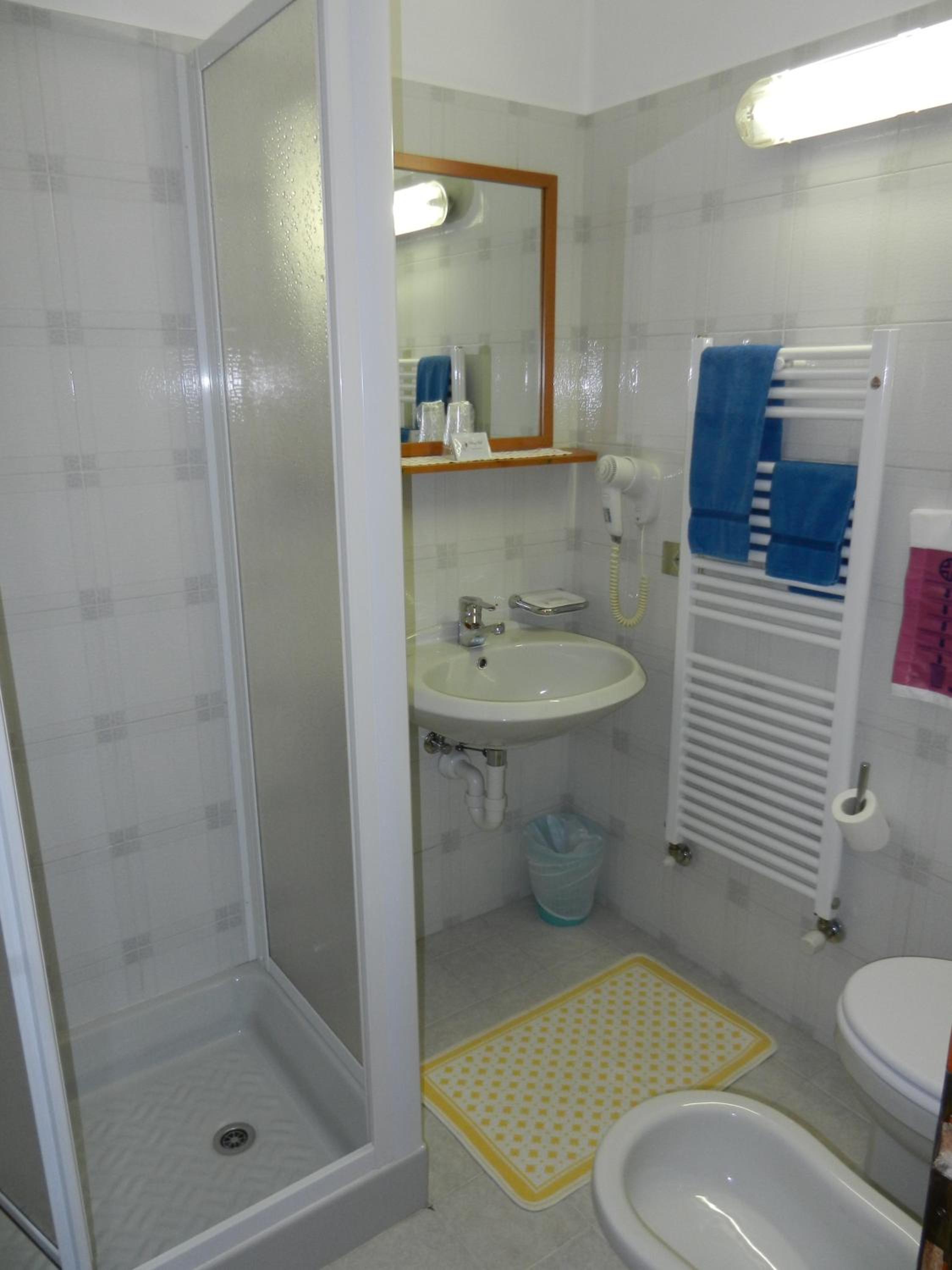 Single Rooms photo 2