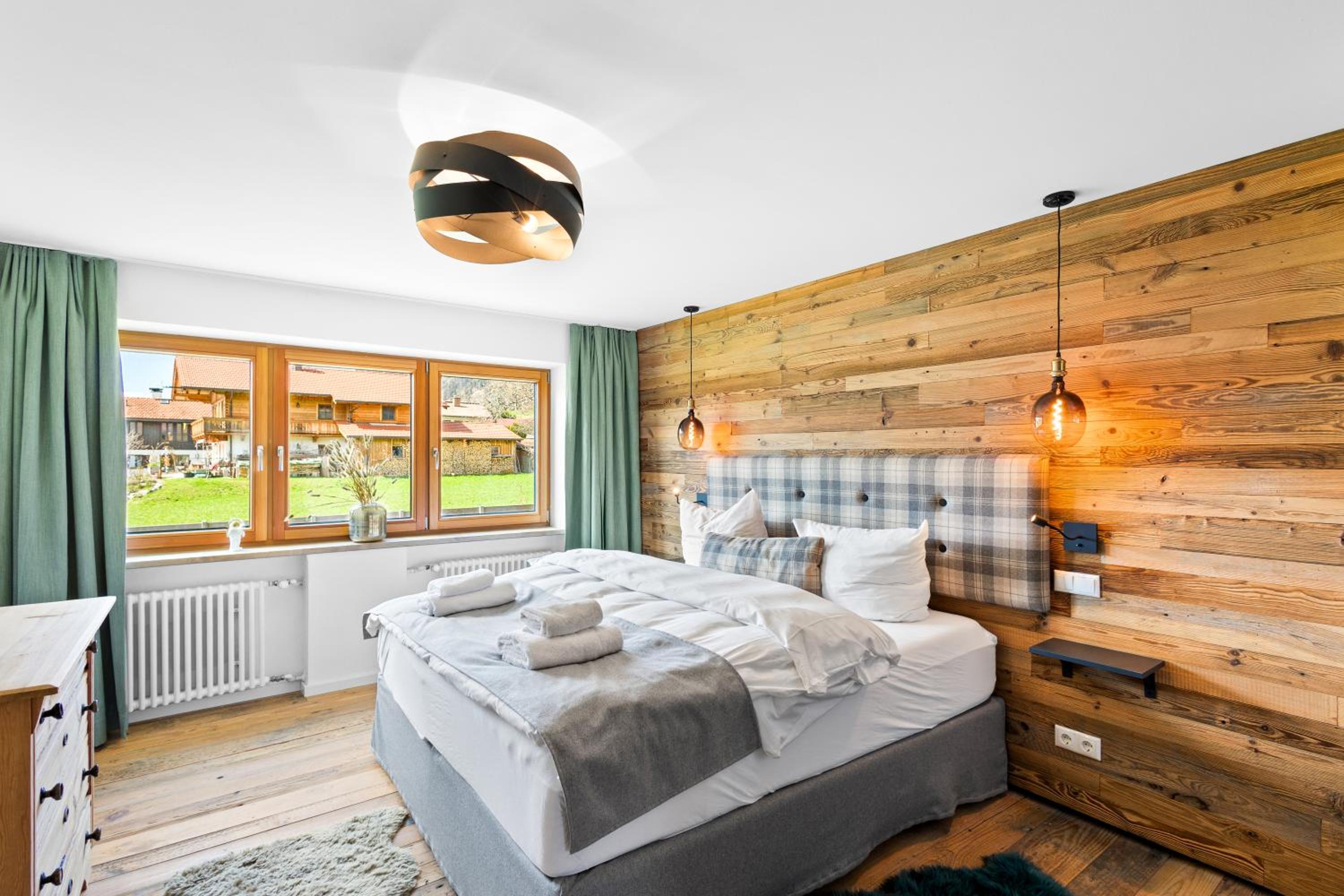 Two-Bedroom Deluxe Apartment with Balcony