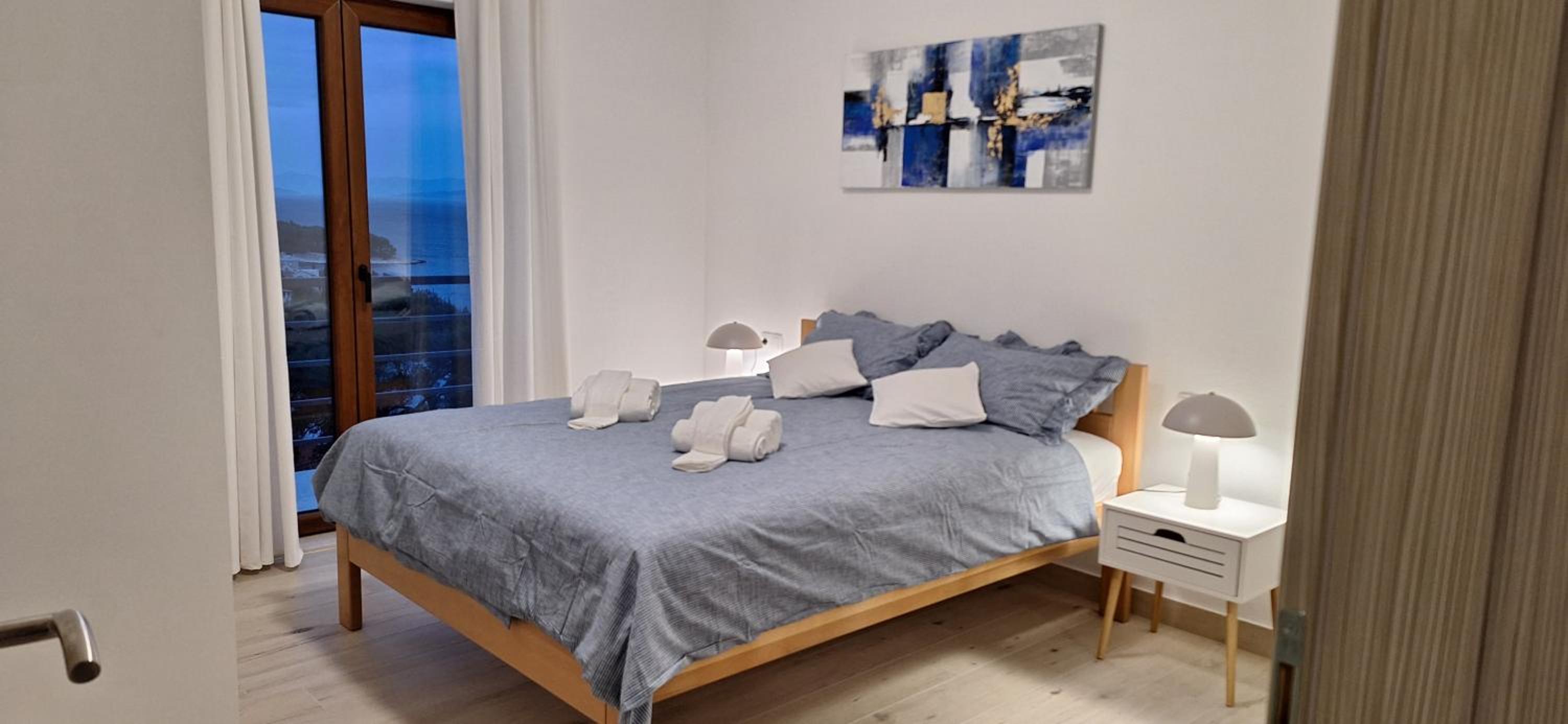 One-Bedroom Deluxe Apartment