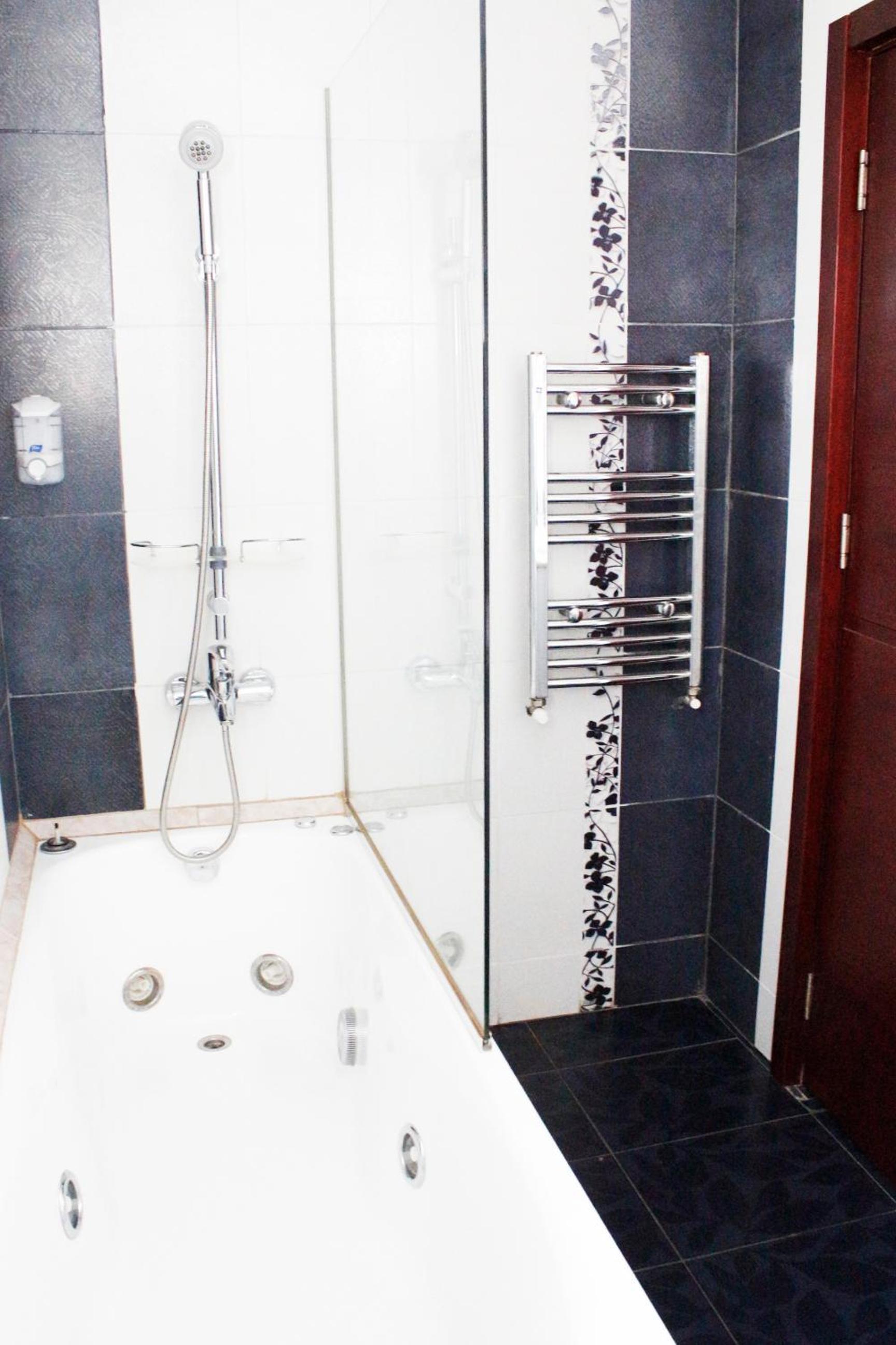 One-Bedroom Suite with Balcony #8 - Photo 10