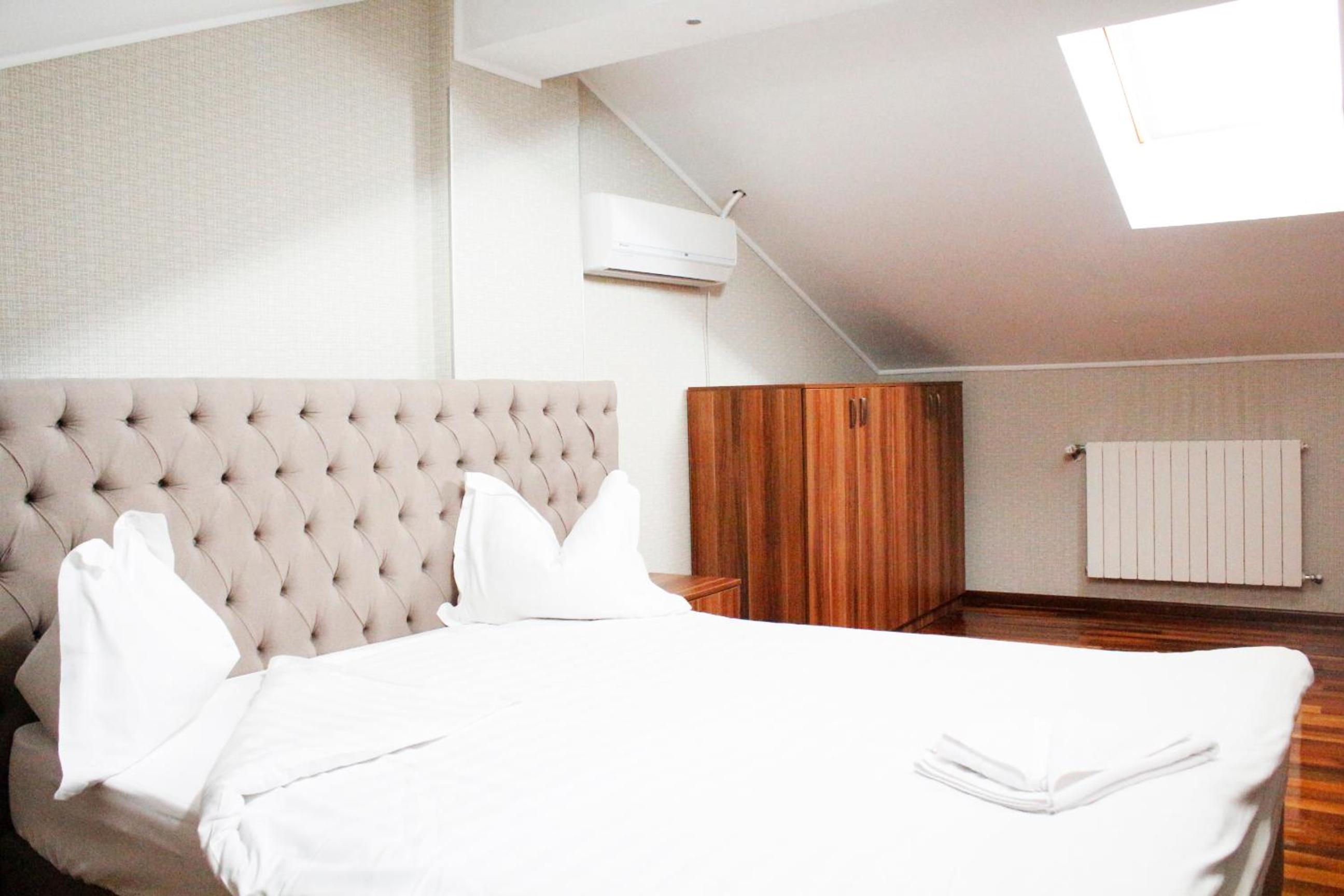One-Bedroom Suite with Balcony #8 - Photo 3
