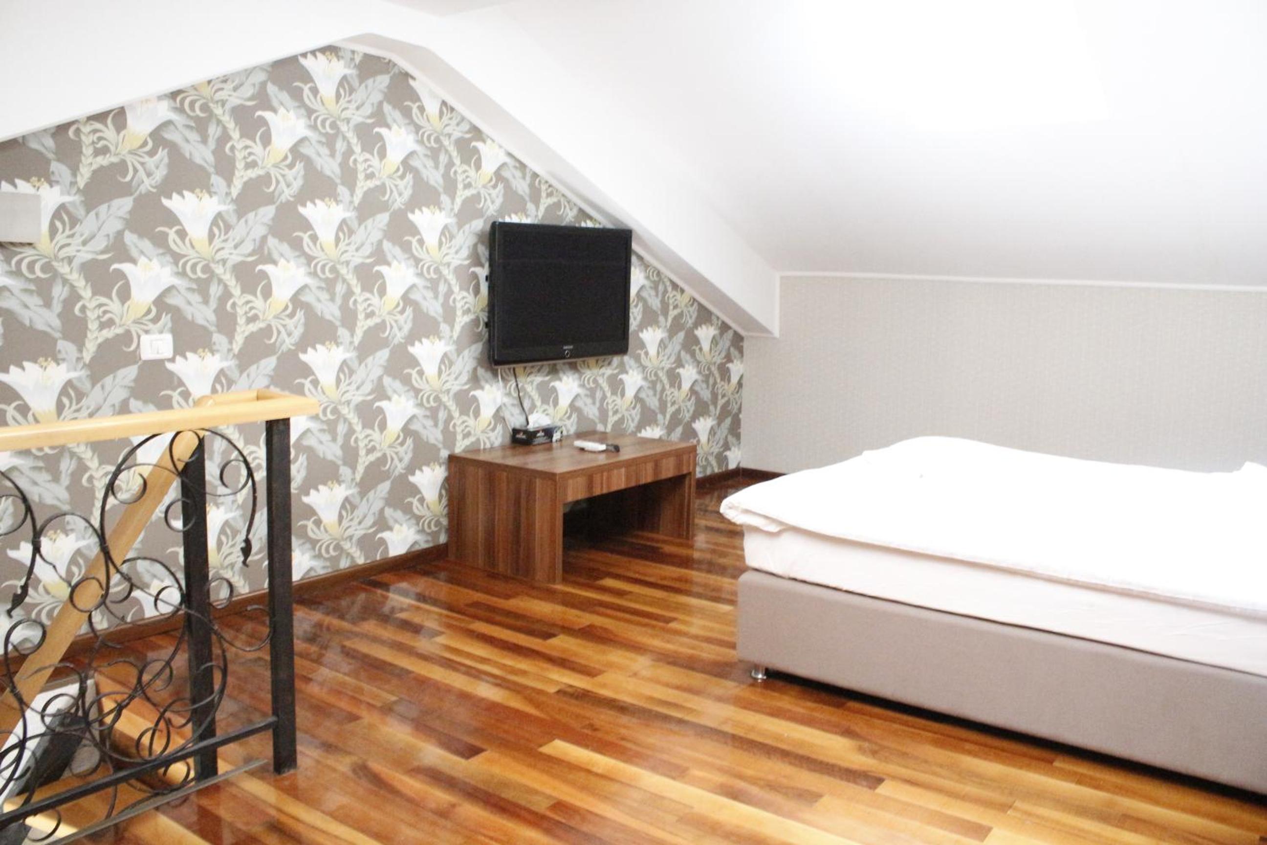One-Bedroom Suite with Balcony #8 - Photo 5