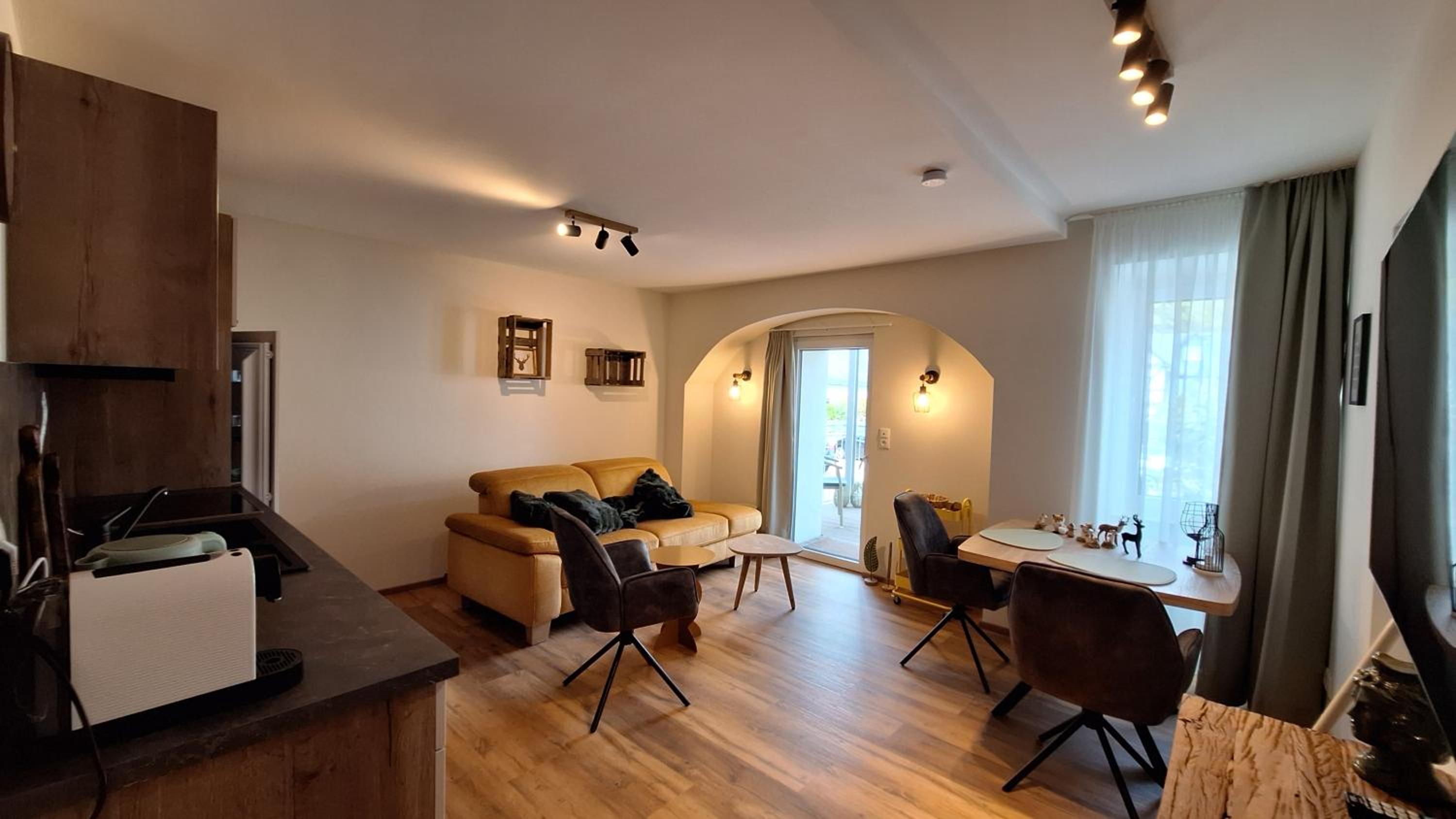 Apartment with Balcony photo 2