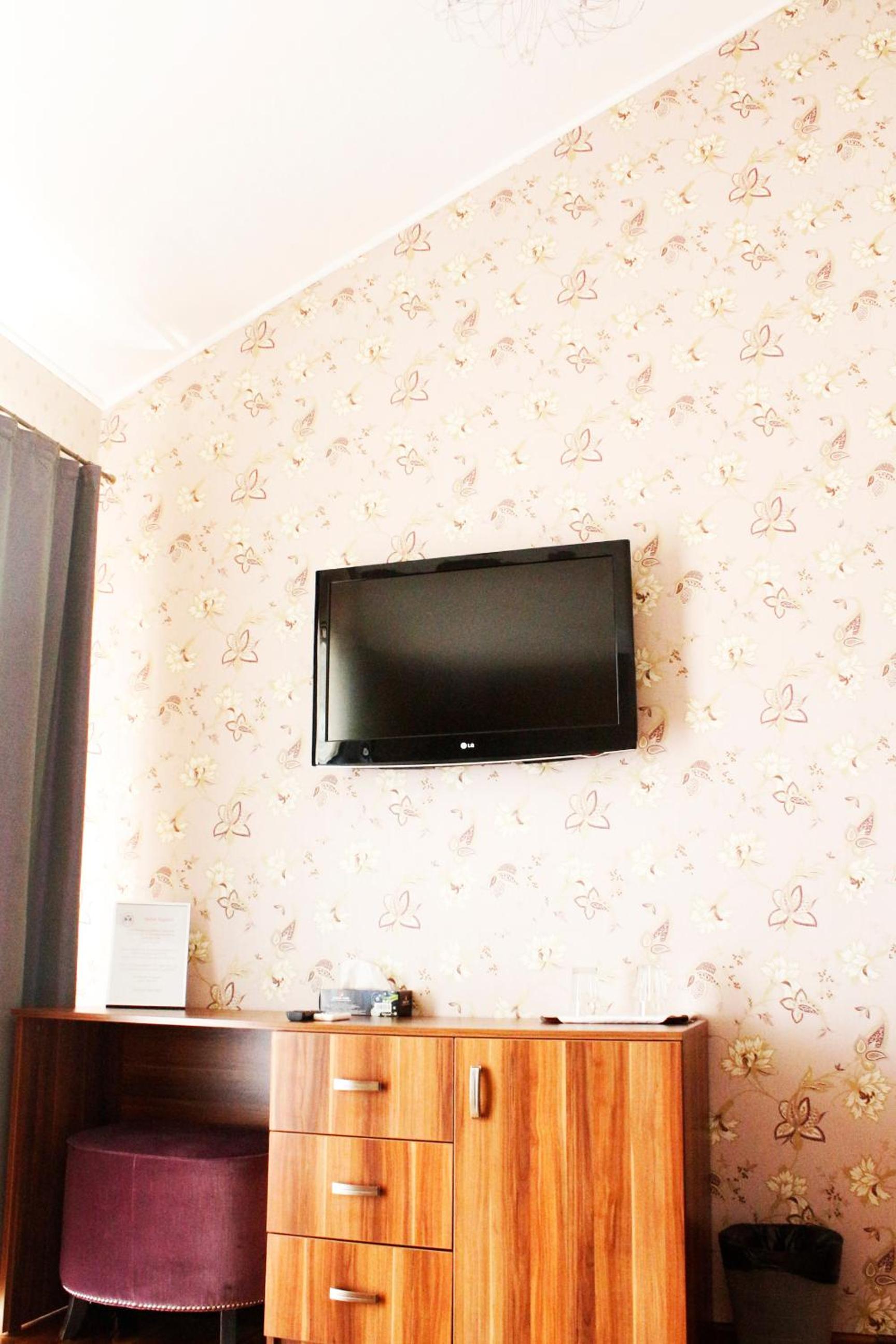 One-Bedroom Suite with Balcony # 6