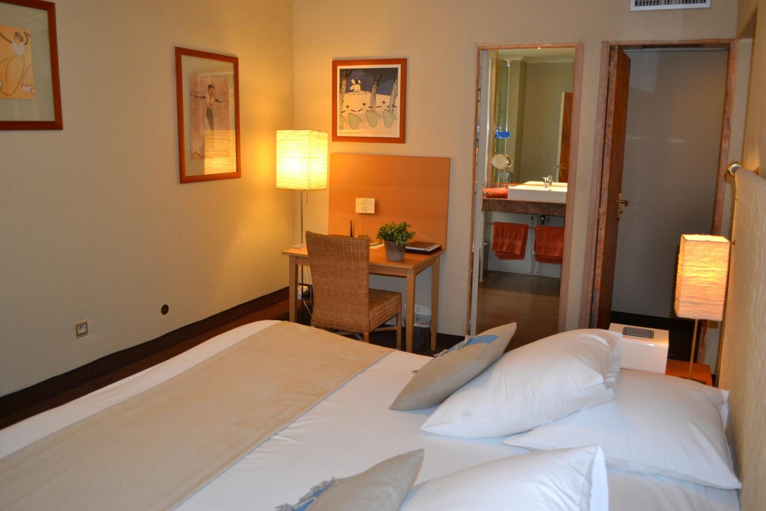 Twin Room - Photo 1