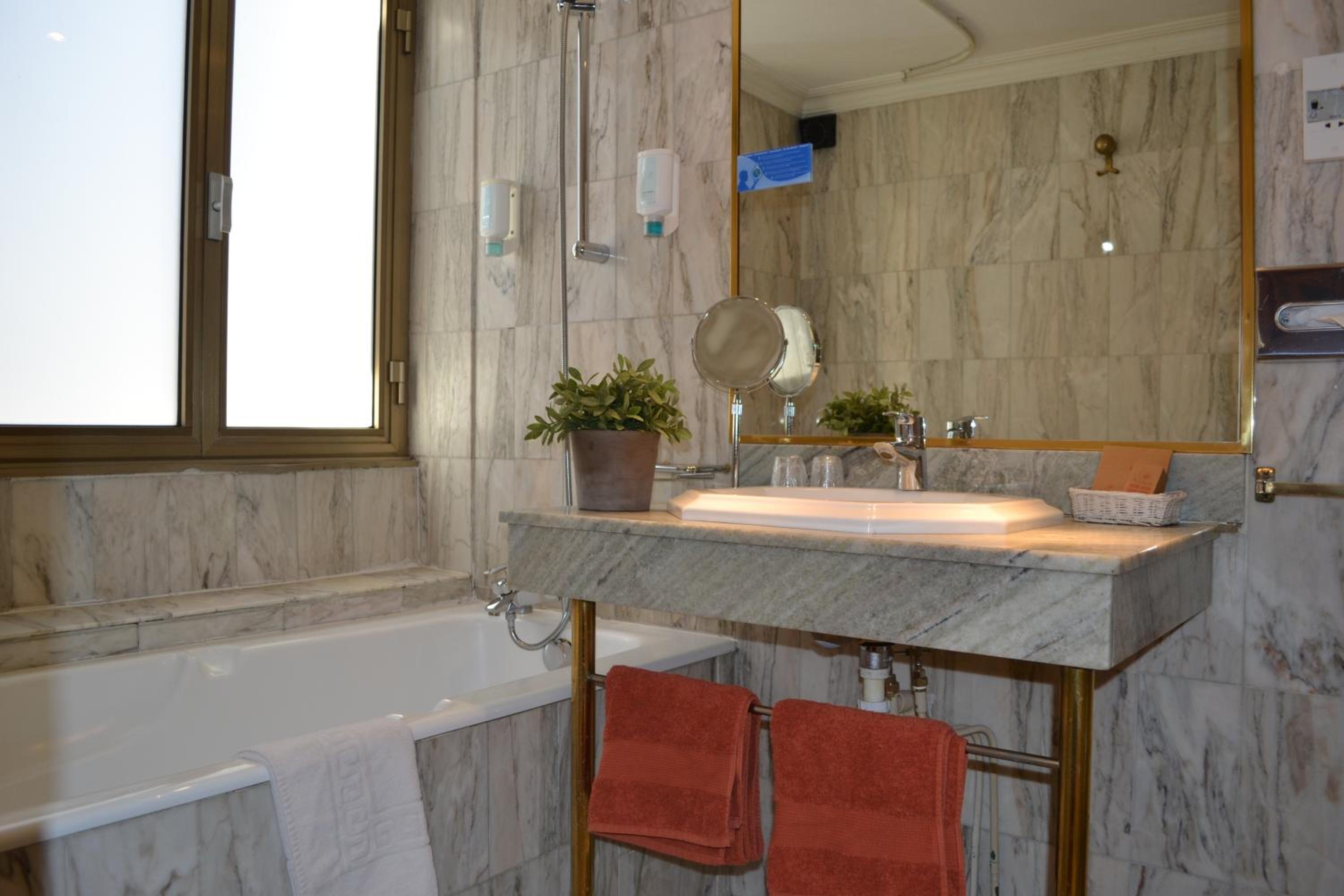 Double Room - Photo 19