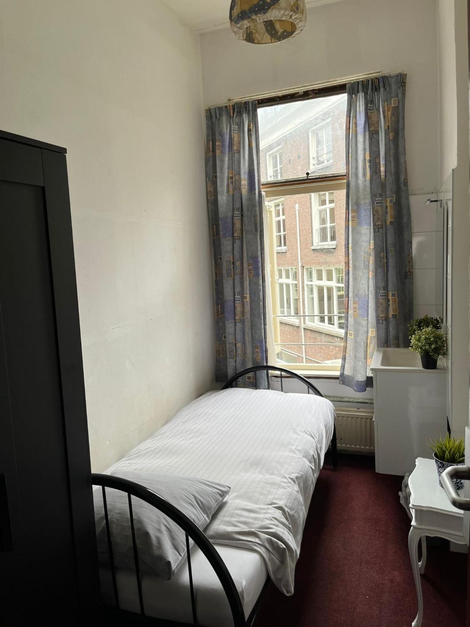 Single Room with Shared Bathroom photo 1