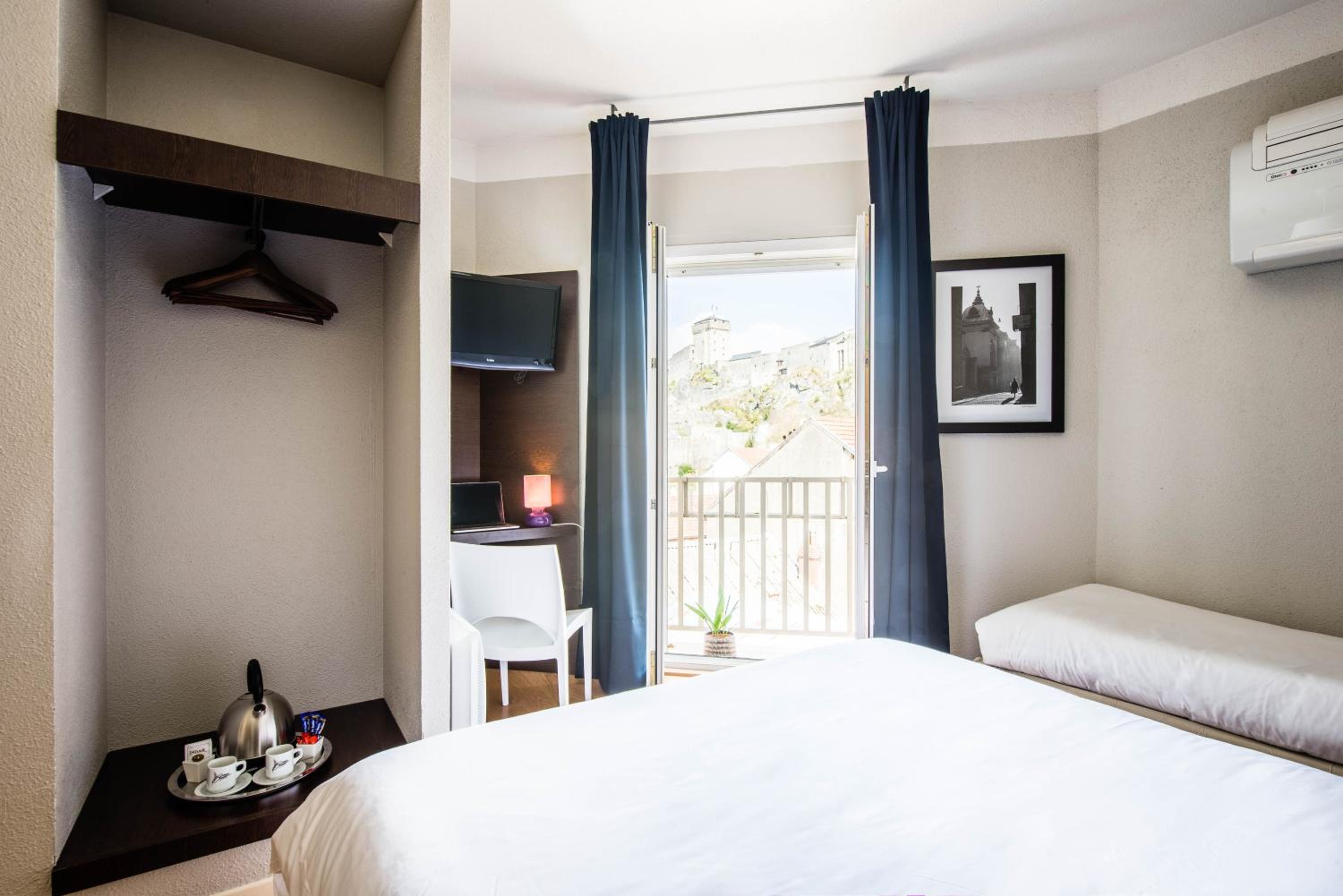 Double or Twin Room with Castle View - Photo 2