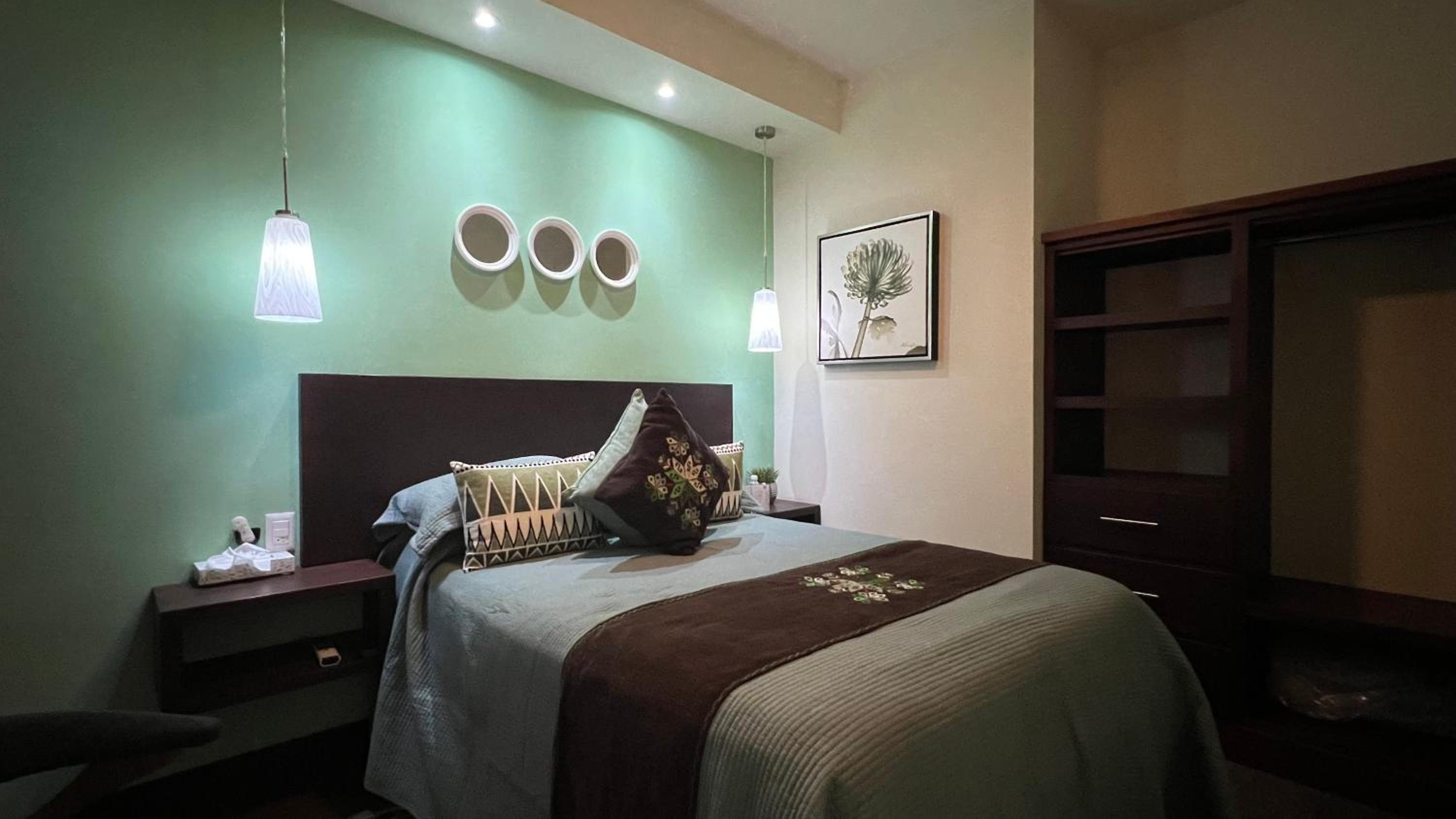 Family Room with Bath photo 3