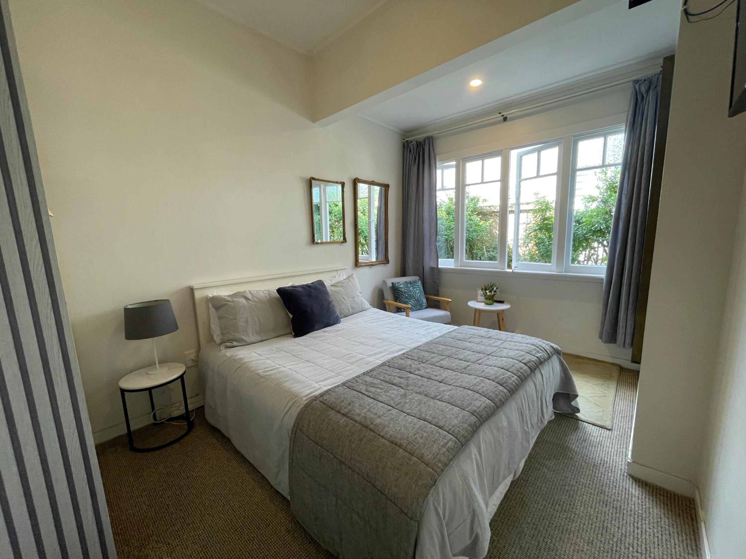 Queen Room - Photo 10