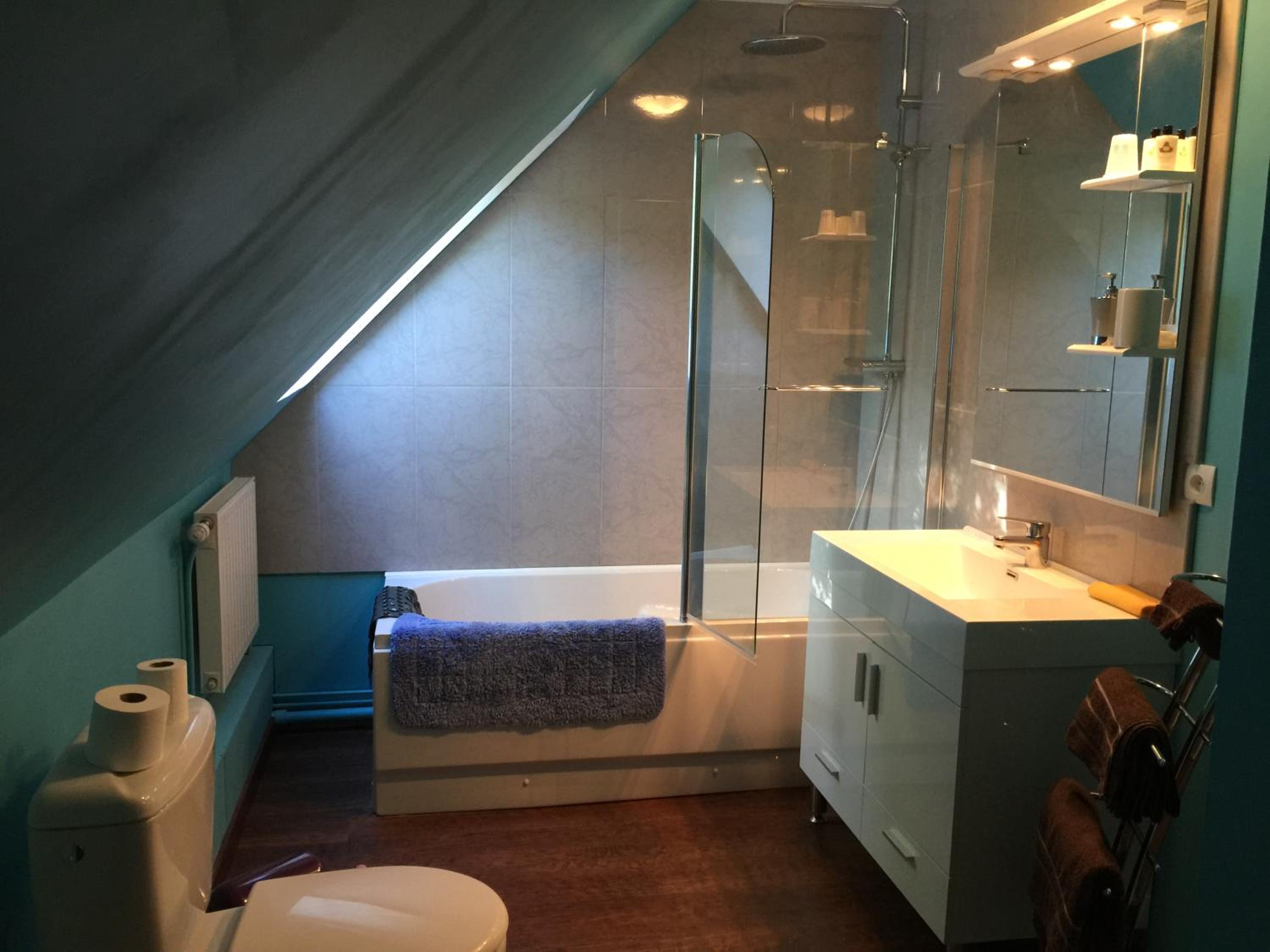 Double Room with Private Bathroom - Photo 14