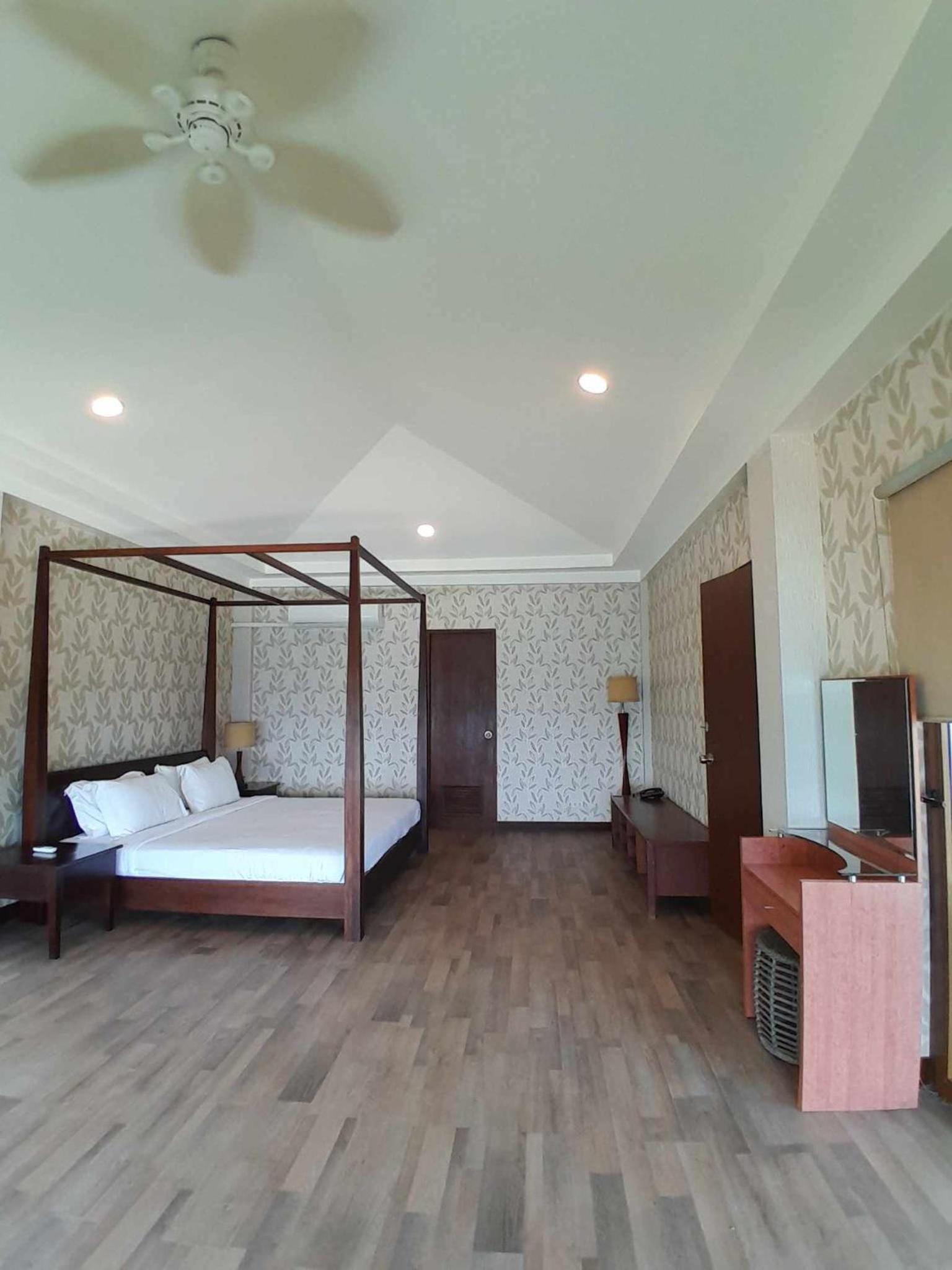 Family Room - Photo 3