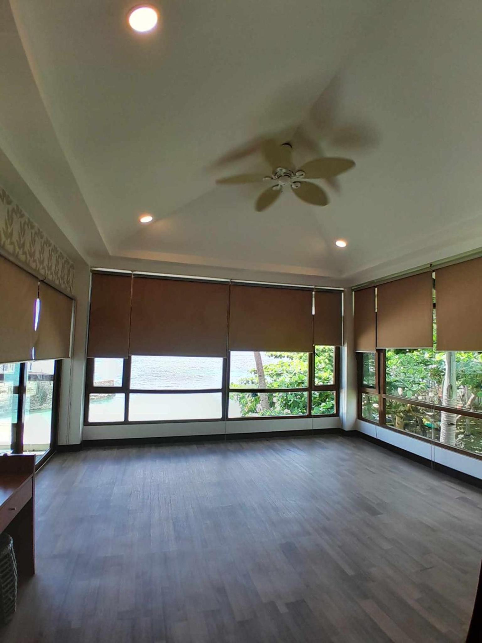 Family Room - Photo 5