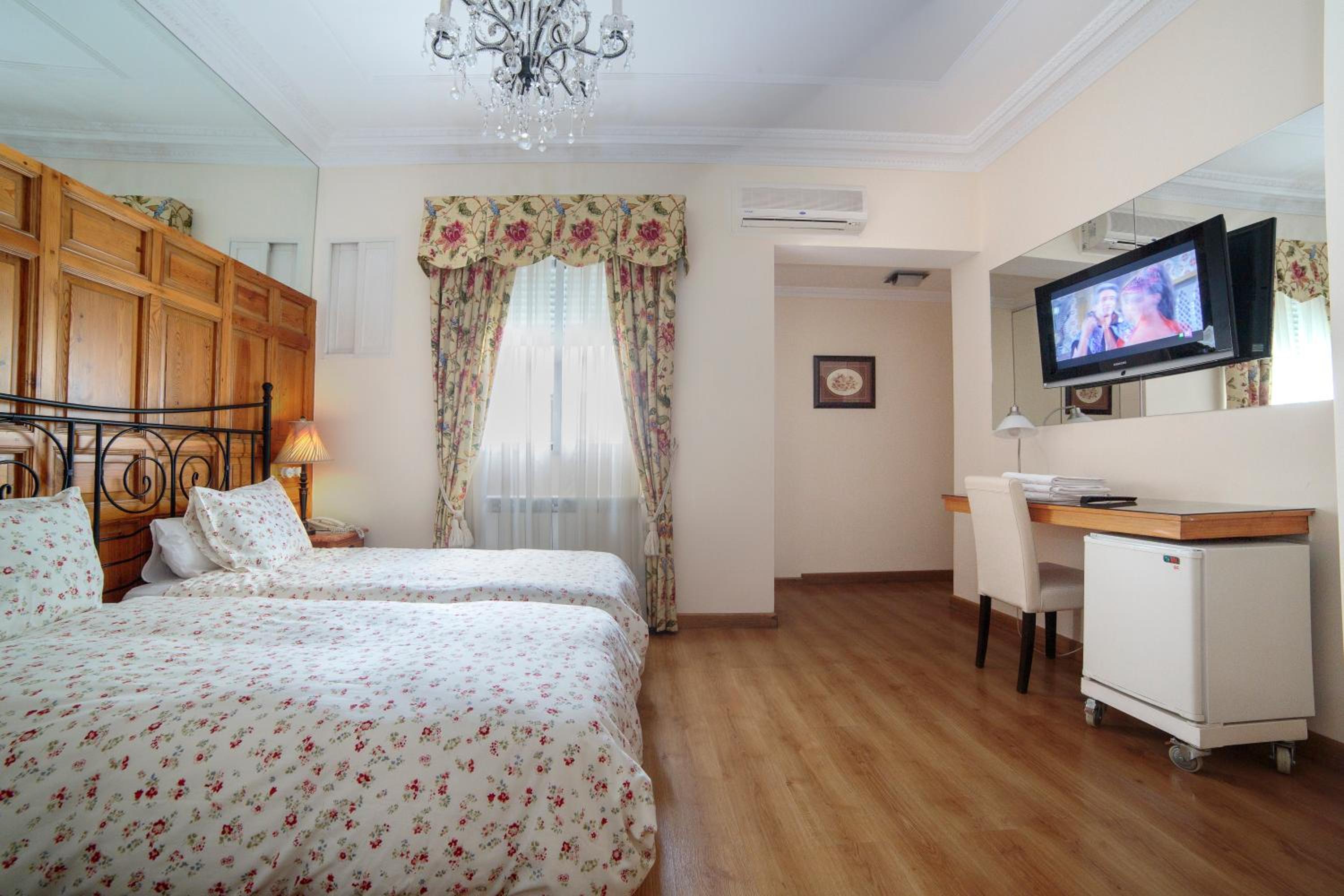 Triple Room with Extra Bed photo 2