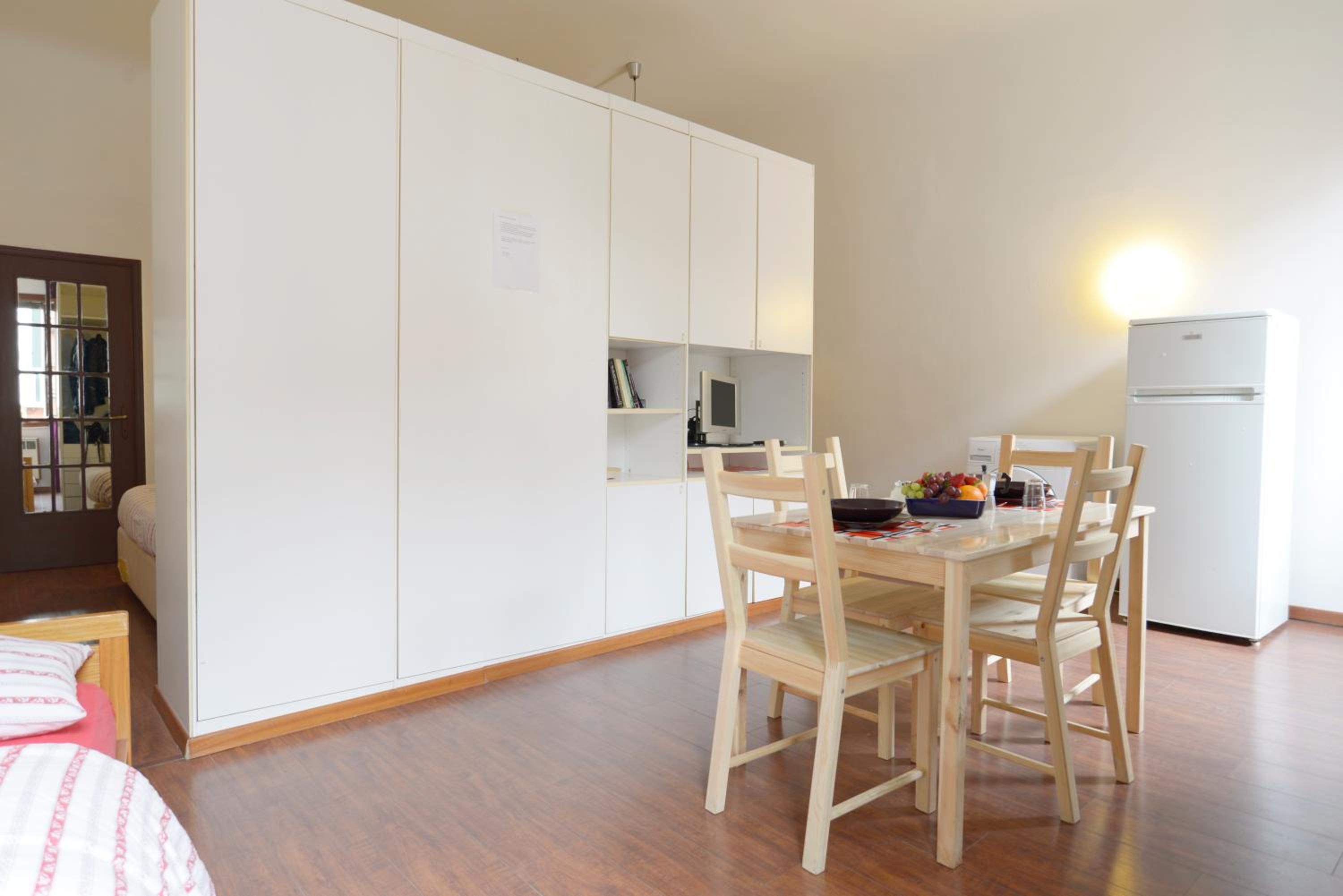 Apartment photo 2