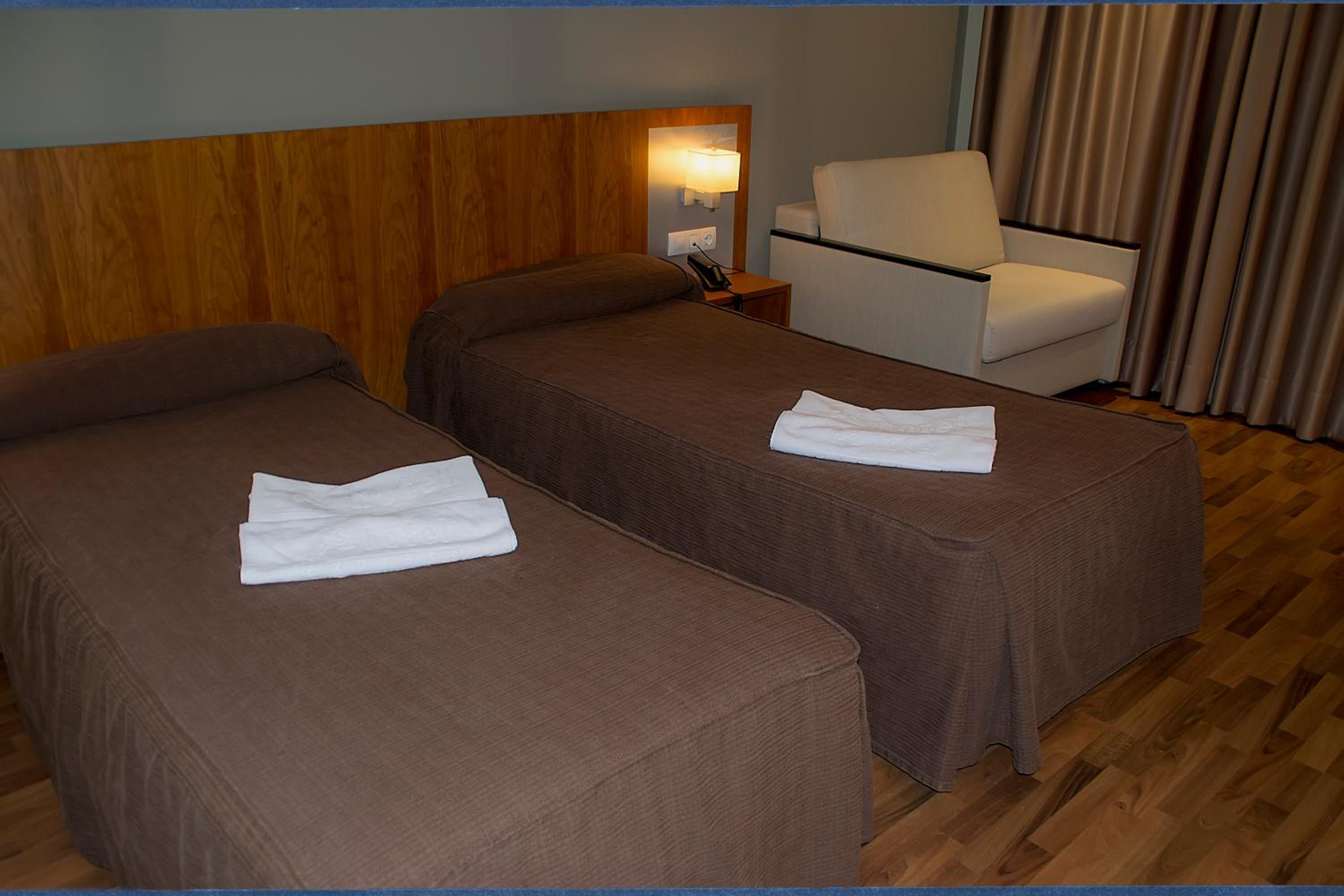 Triple Room (2 Adults + 1 Child) photo 3