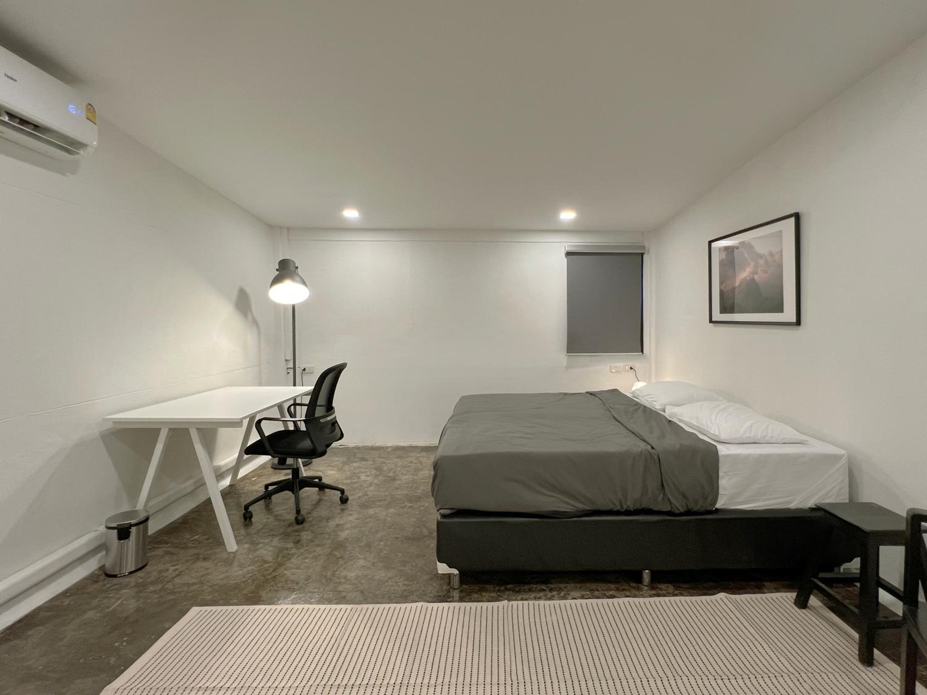 Large Double Room - Photo 7