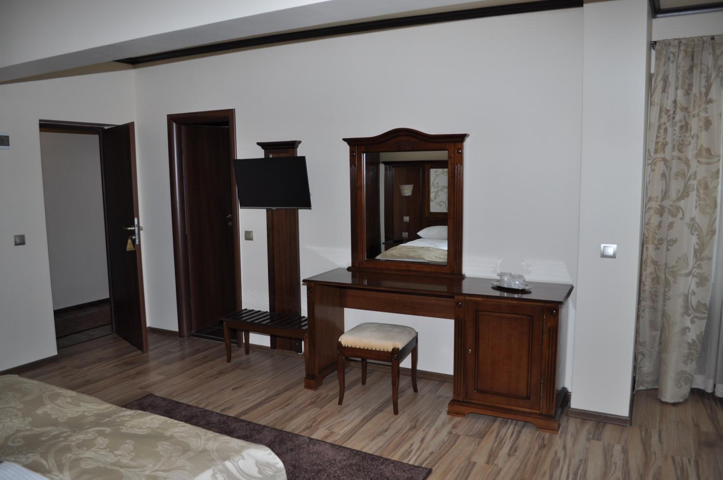 Triple Room with View - Photo 2