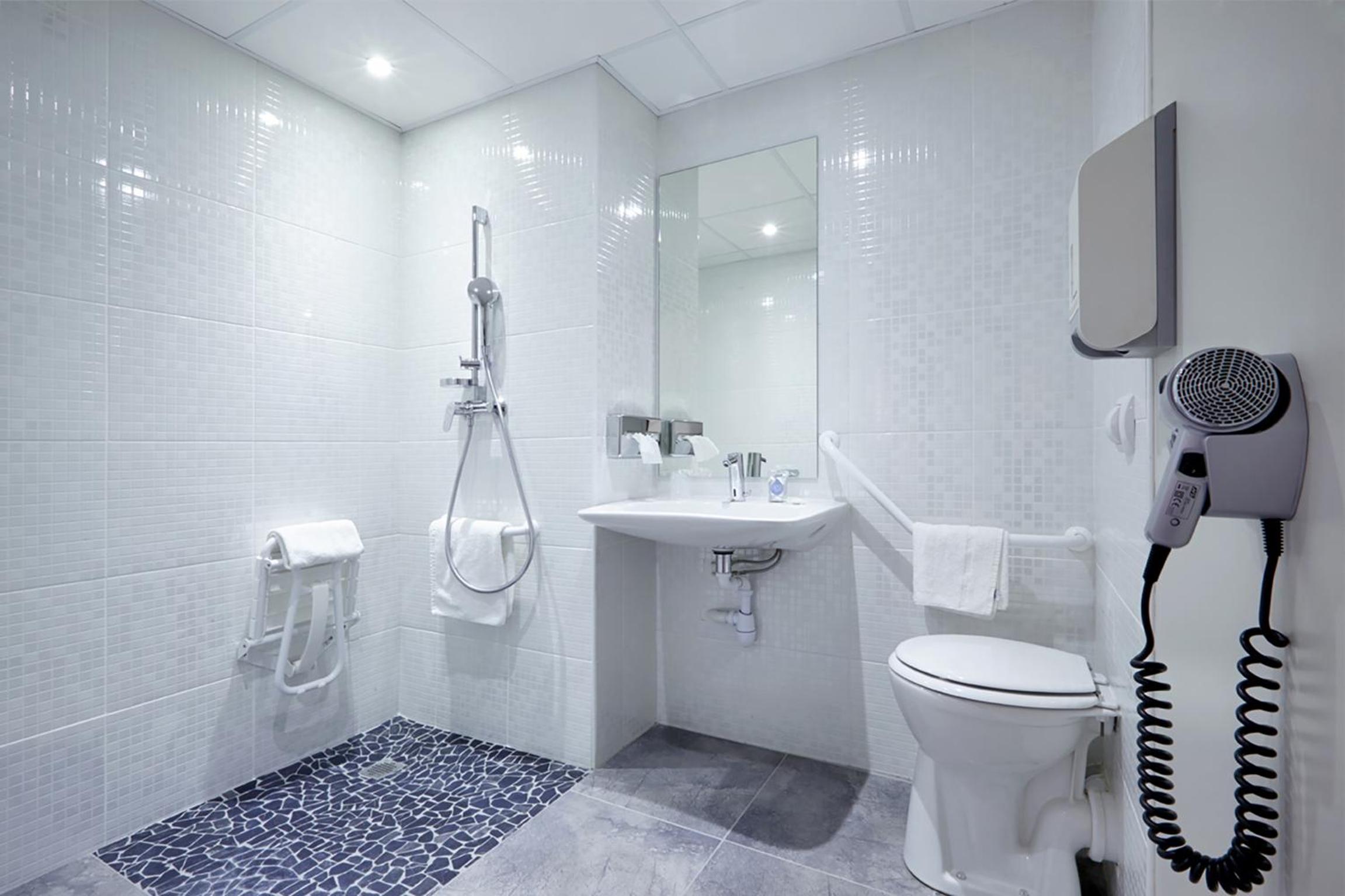 Standard King Room - Non-Smoking  - Photo 7