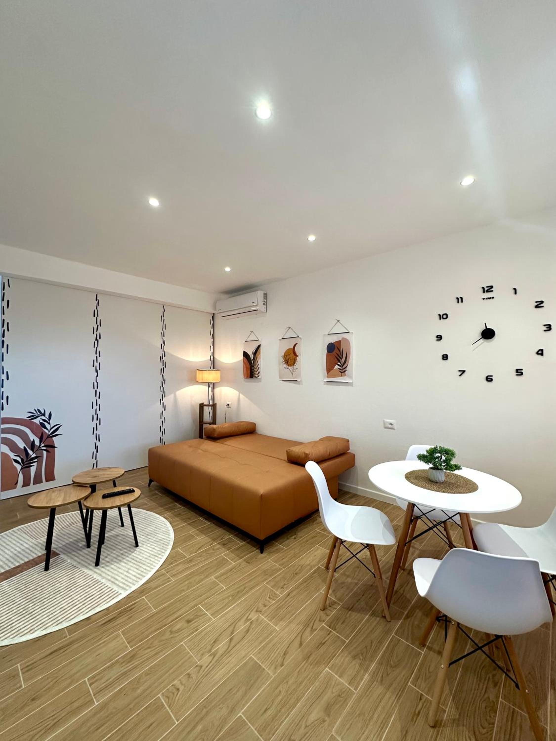 One-Bedroom Apartment with Terrace photo 2
