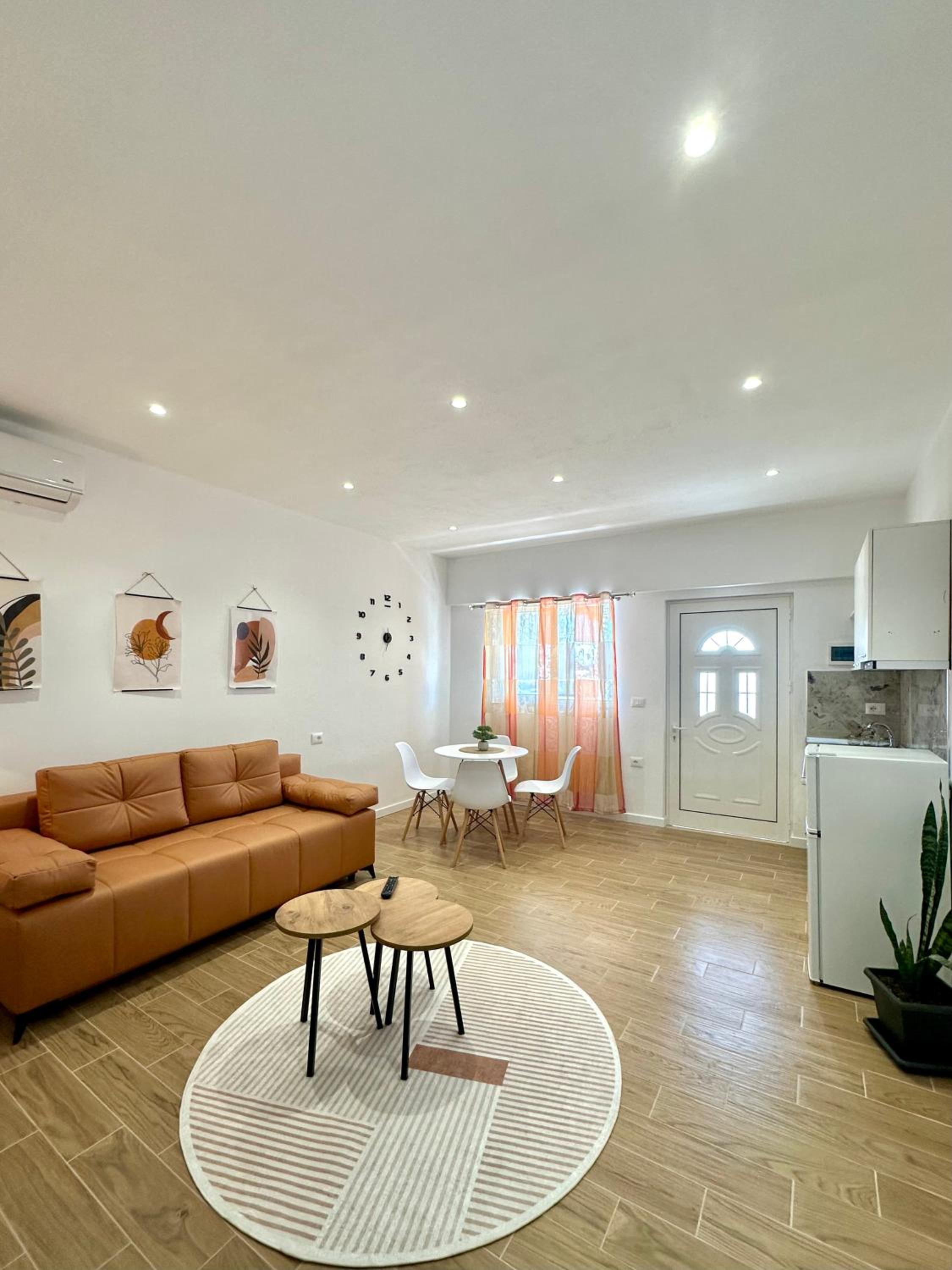 One-Bedroom Apartment with Terrace photo 2