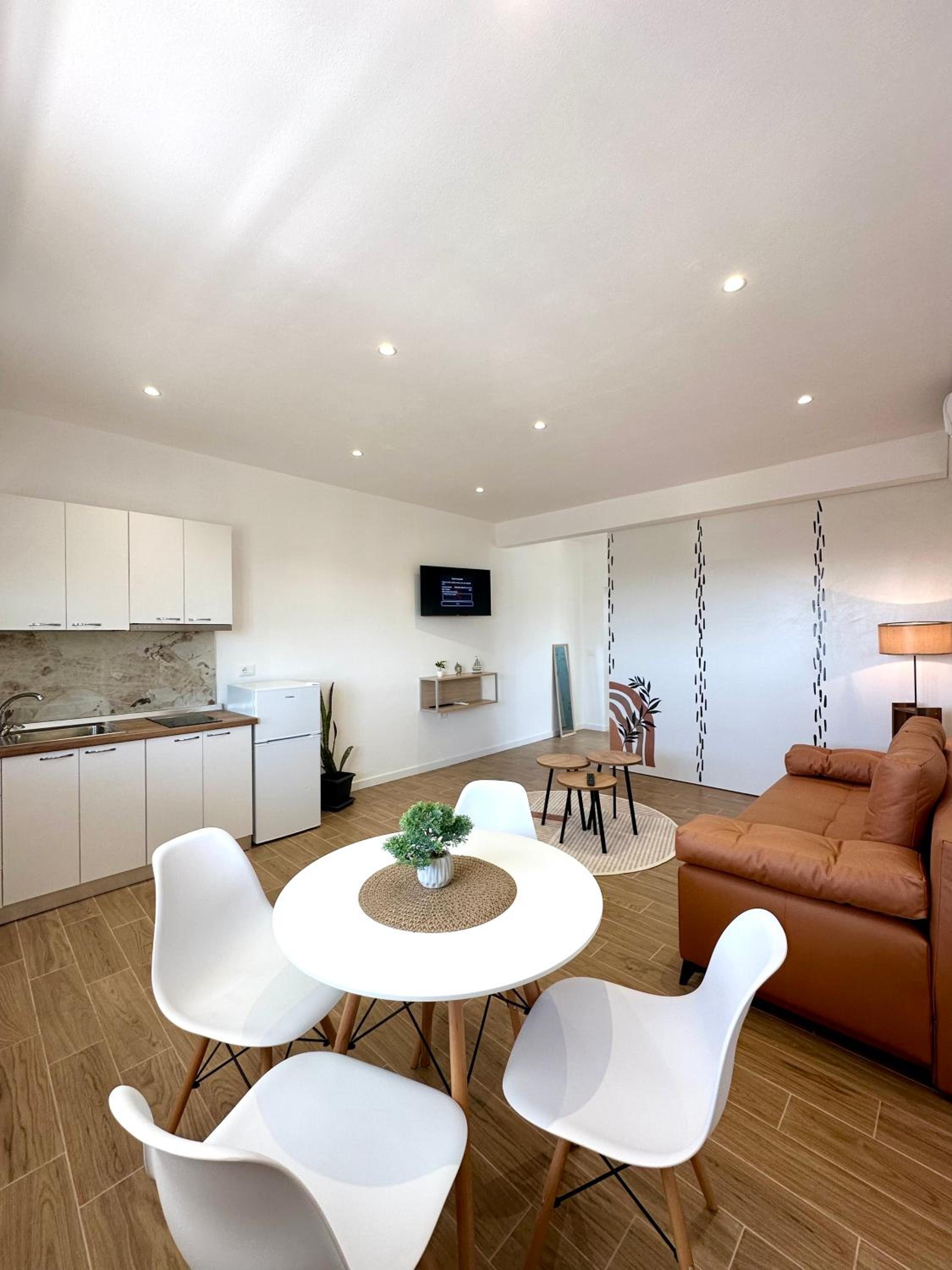 One-Bedroom Apartment with Terrace photo 3