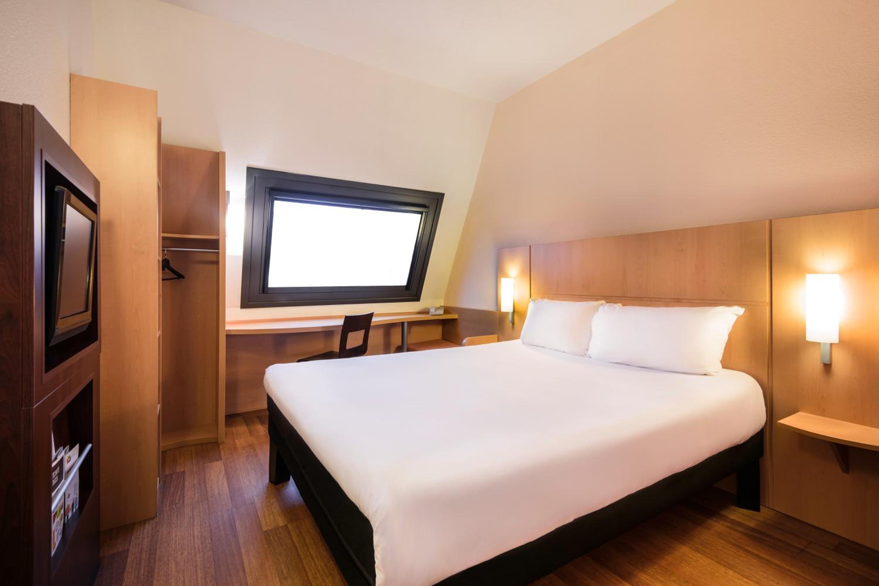 Standard Double Room - Photo 14