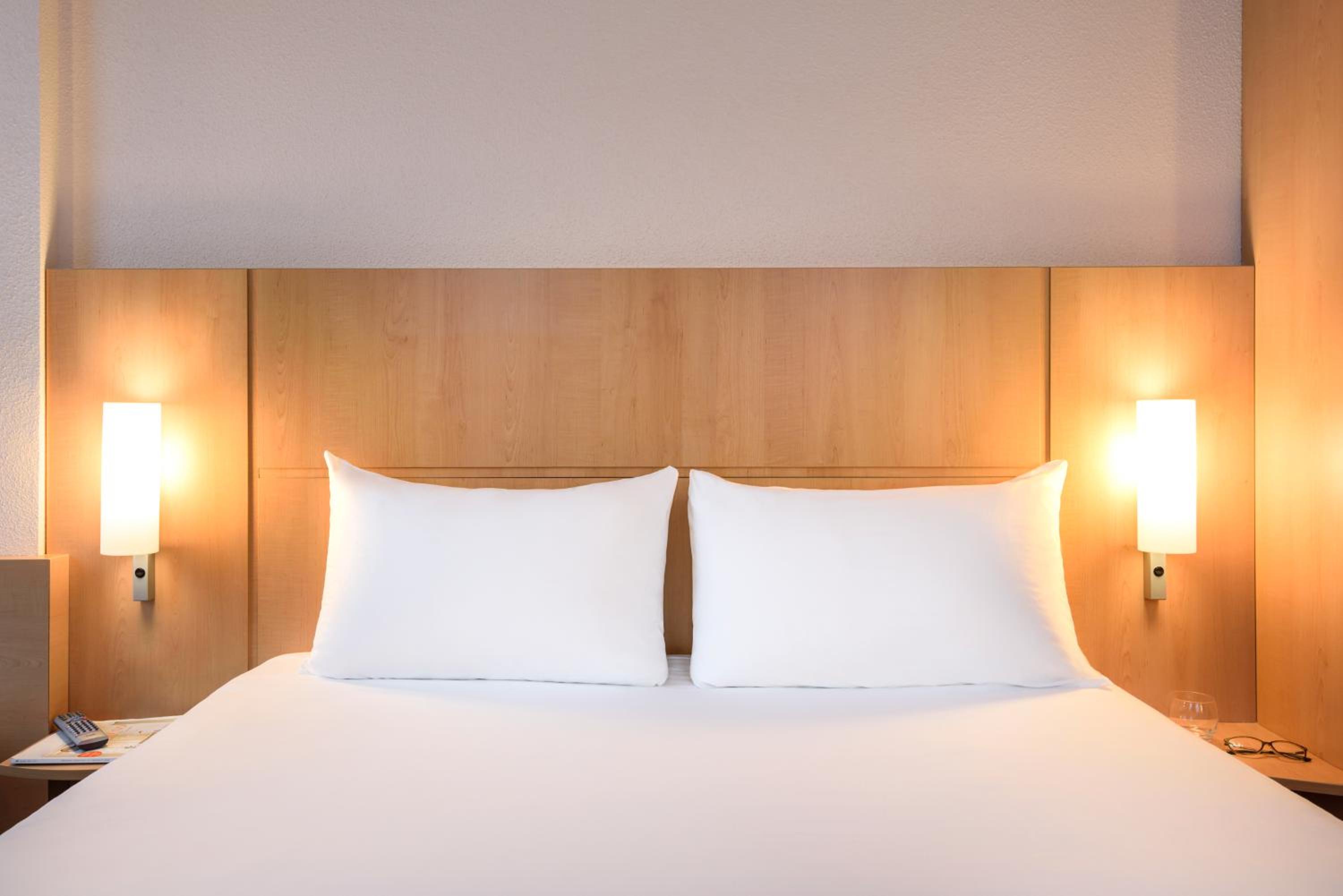 Standard Double Room - Photo 12