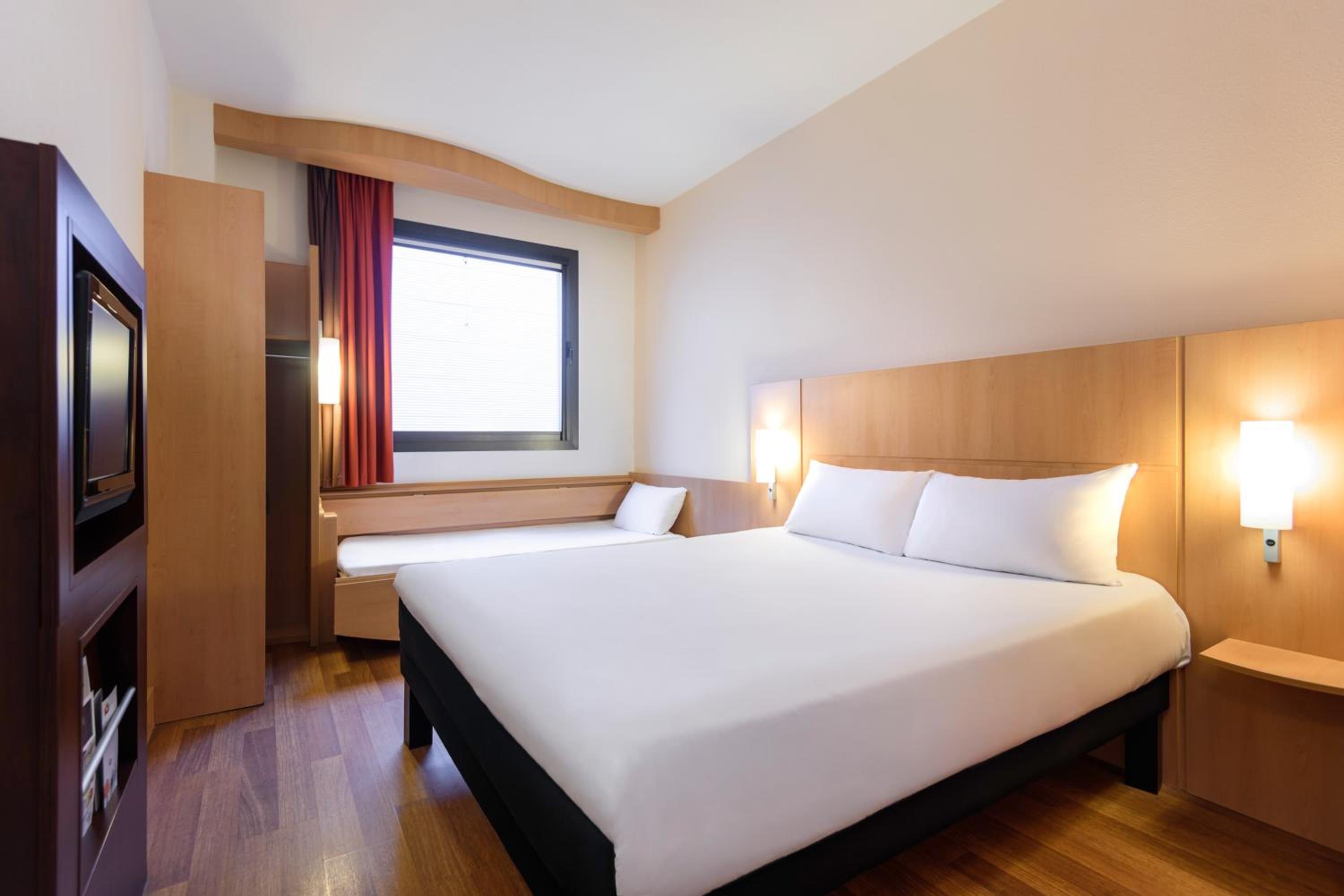 Standard Double Room with Extra Bed - Photo 3