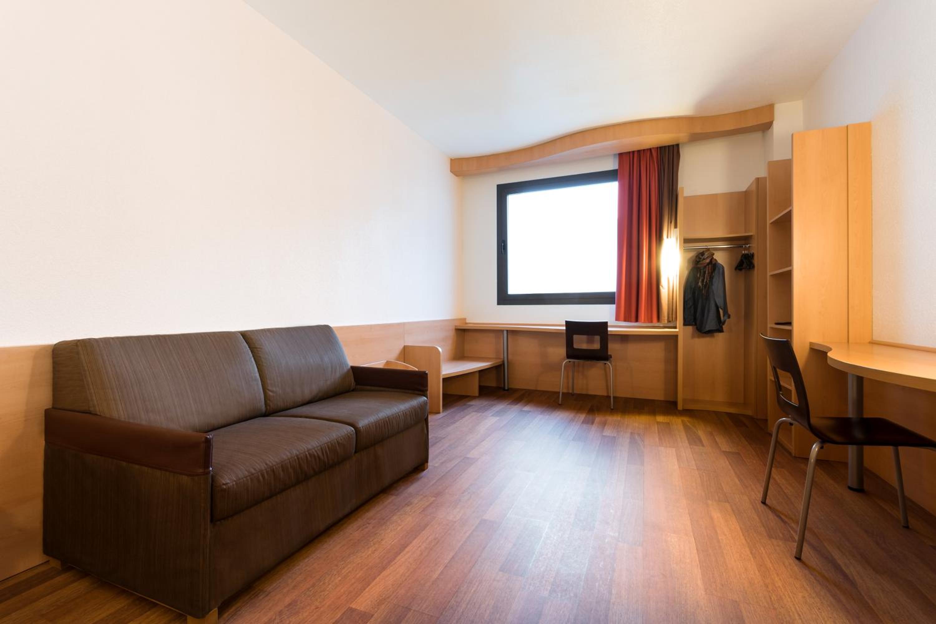Premium Double Room - Photo 13