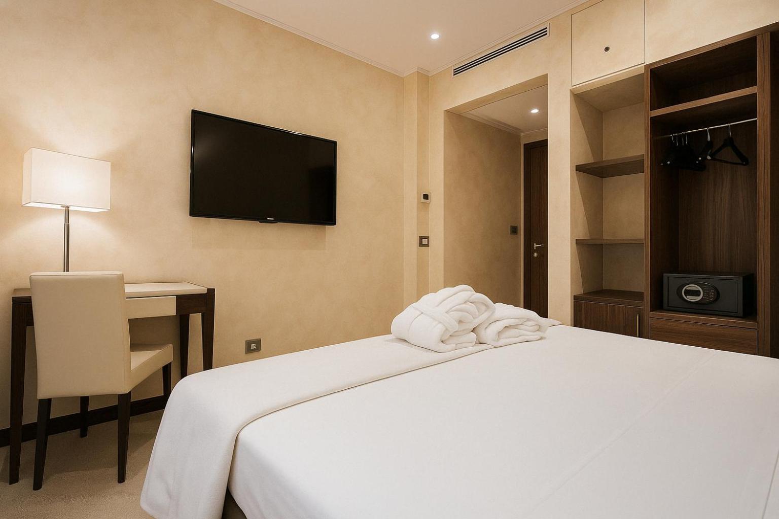 Double Room with Private Bathroom photo 3