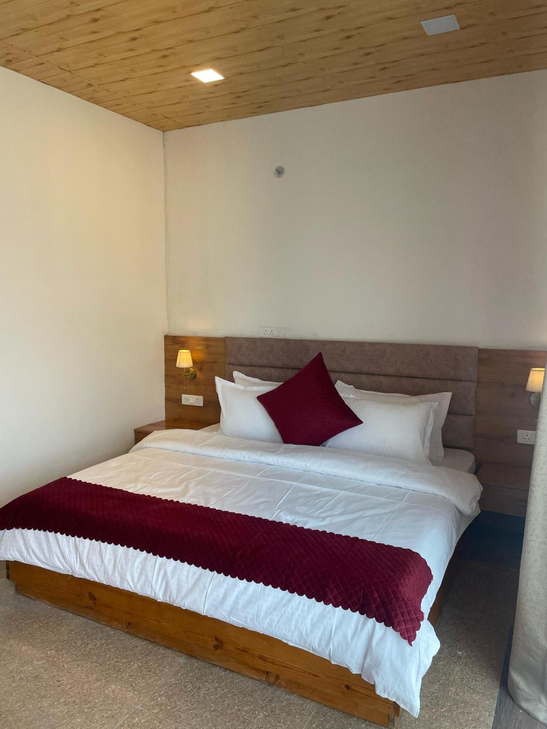 Deluxe Room - Photo 6