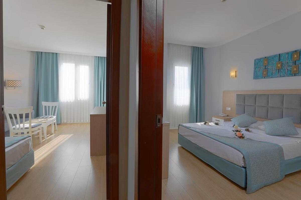 Corner Suite with Sea View