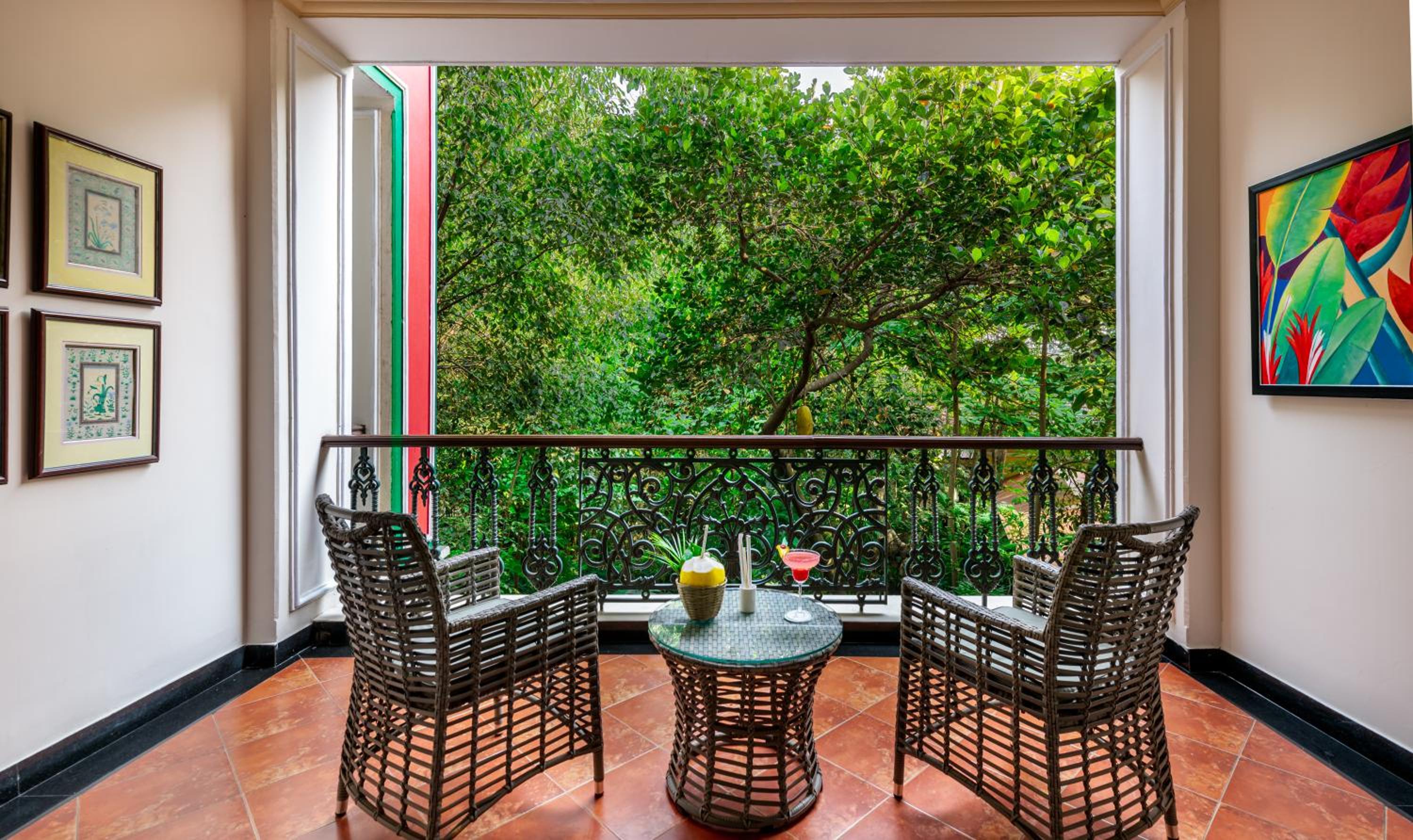 Club Room Twin - 10% Discount on Foods & Soft Beverages* | 15% Discounts on Laundry Services* | INR 500 spa credit during your stay on selective Massage services. TnC Apply.* | Free Mini-bar - 2 cans of soft Beverages (Once on Arrival) - Photo 2