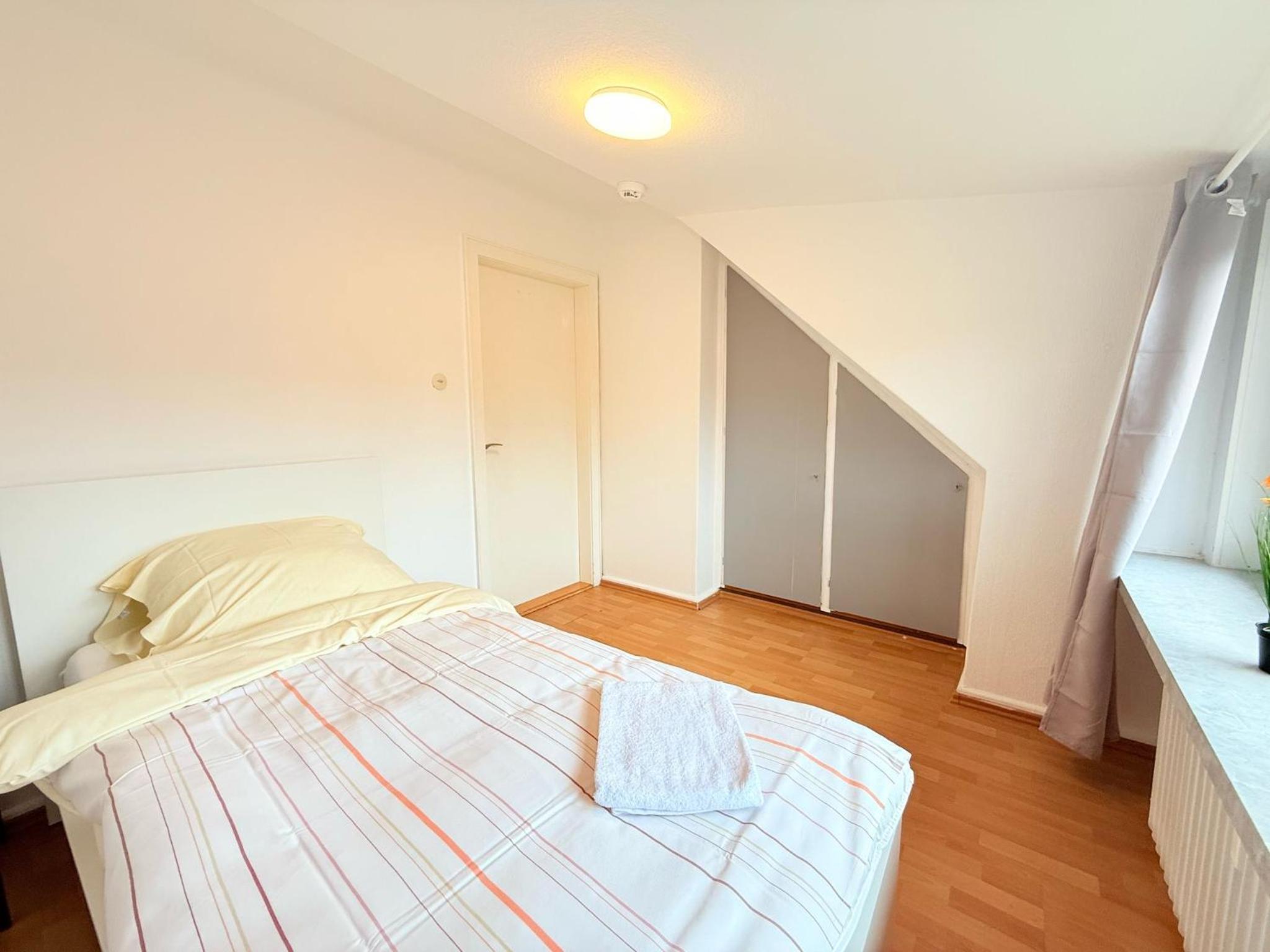 Three-Bedroom Apartment with Balcony photo 2