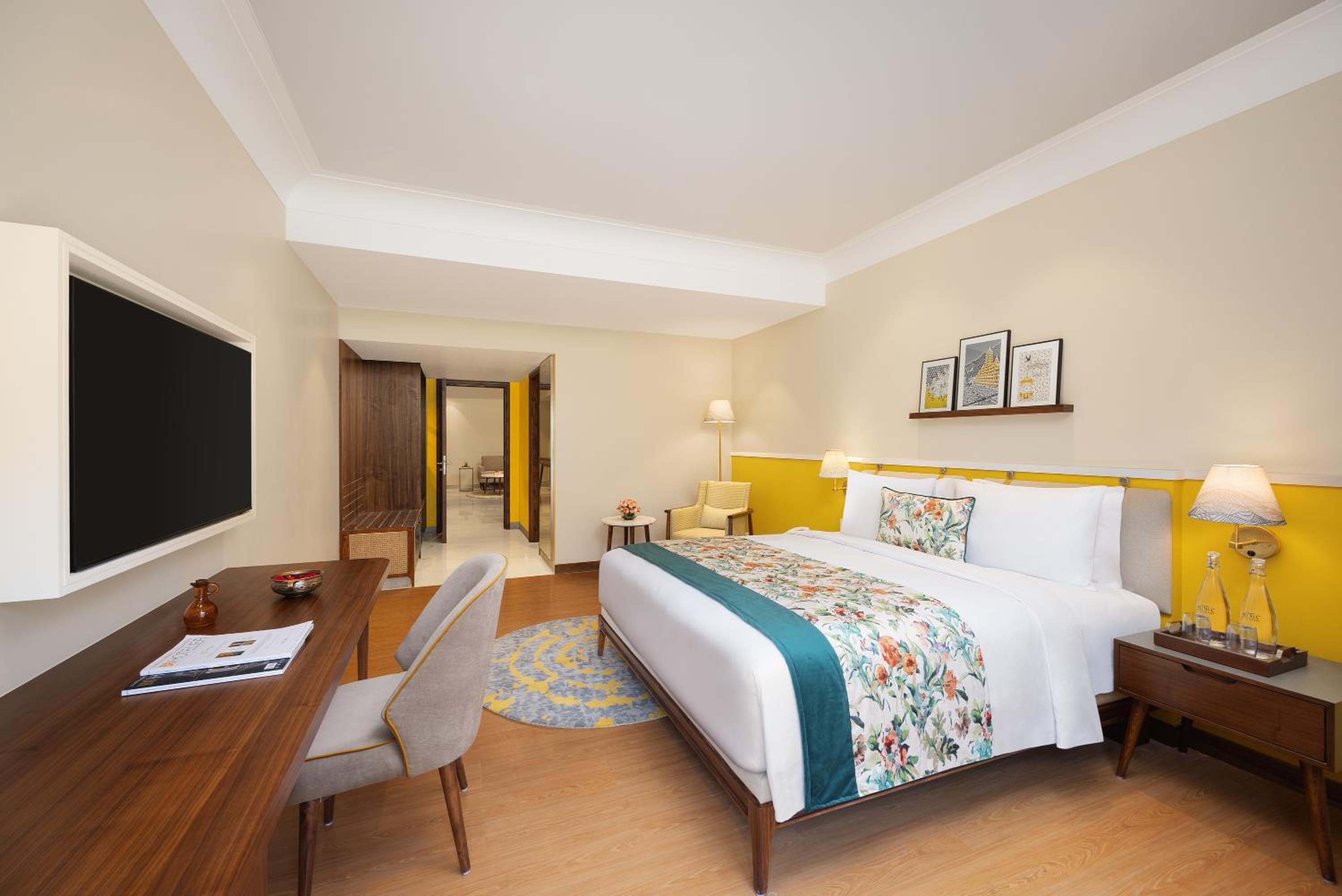 Deluxe Royal Kids Suite (1 Queen Bed and 2 Bunk Beds) - Photo 2