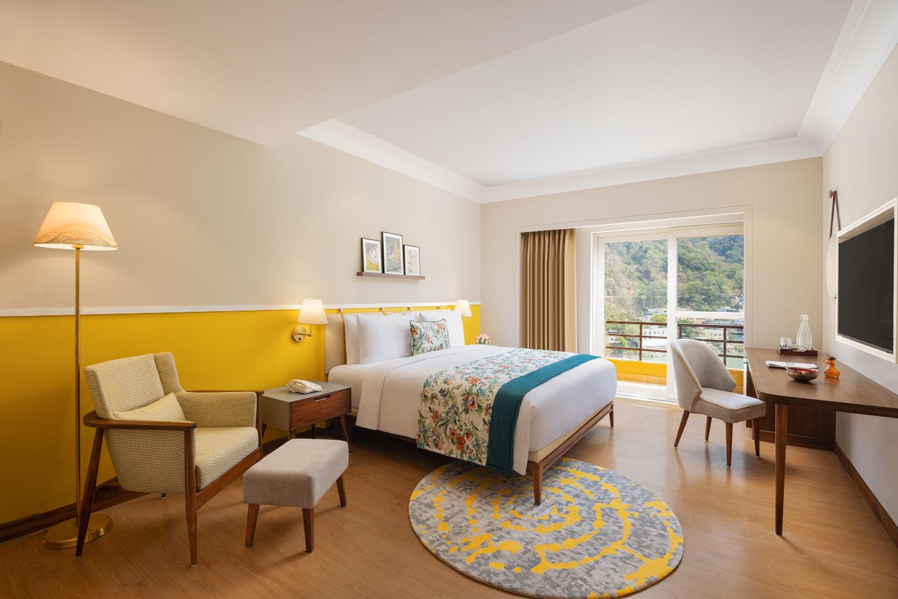Deluxe Royal Kids Suite (1 Queen Bed and 2 Bunk Beds) - Photo 4