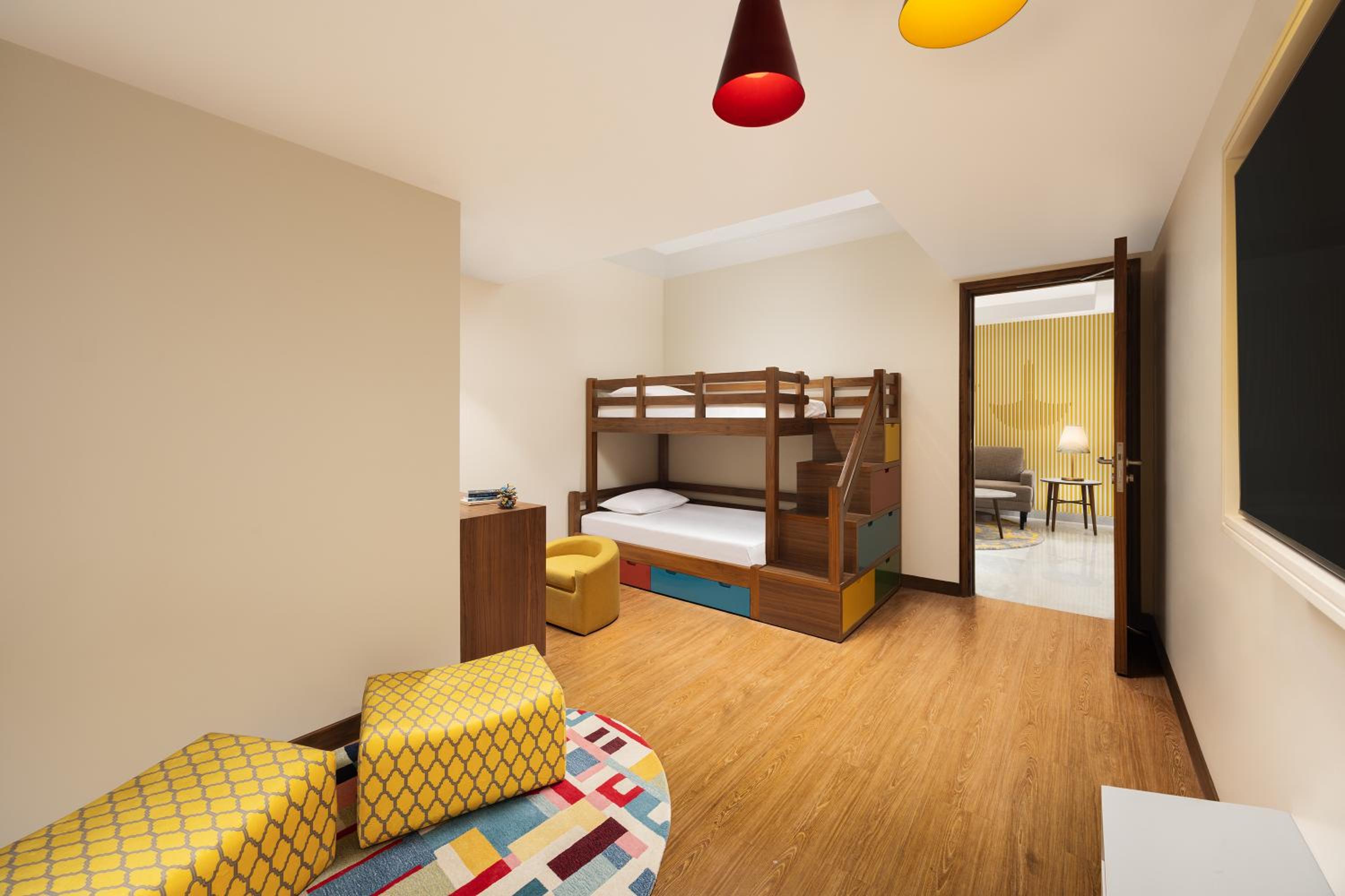 Deluxe Royal Kids Suite (1 Queen Bed and 2 Bunk Beds) - Photo 6