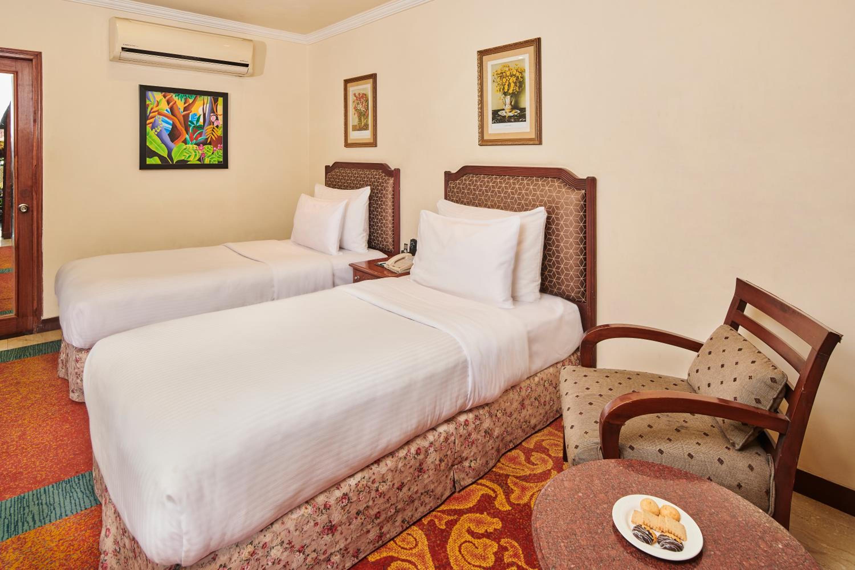 Deluxe Twin Room - 15% Discount on Foods & Soft Beverages* | 15% Discounts on Laundry Services* photo 3