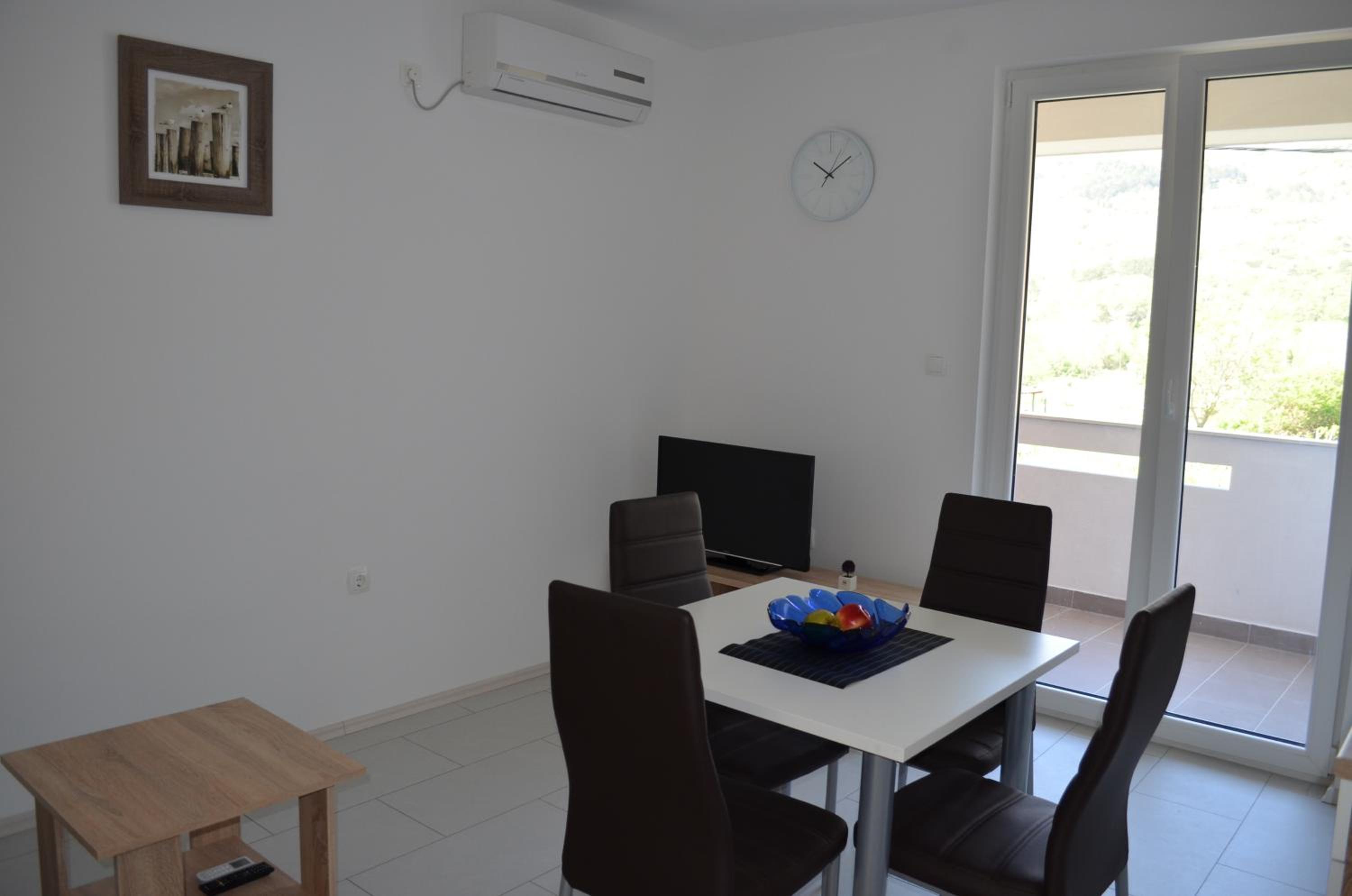 Apartment with Balcony photo 2