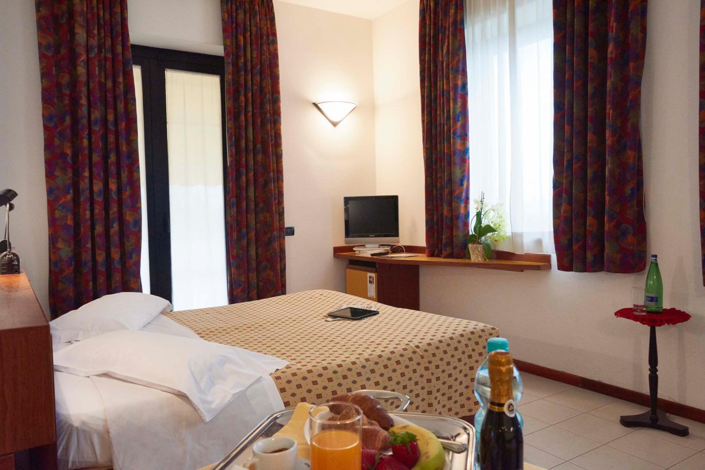 Classic Double or Twin Room photo 2