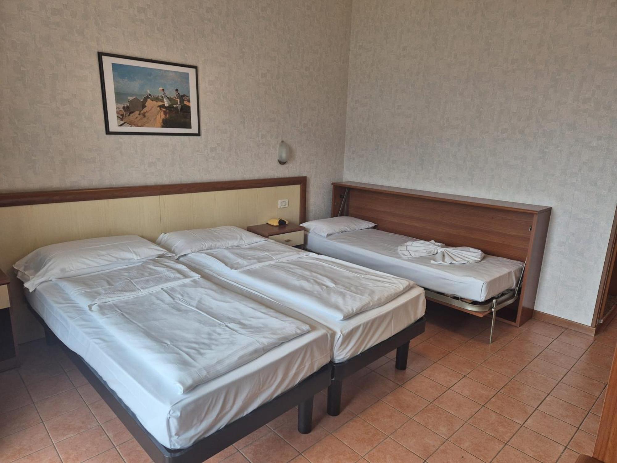 Standard Triple Room - Photo 1