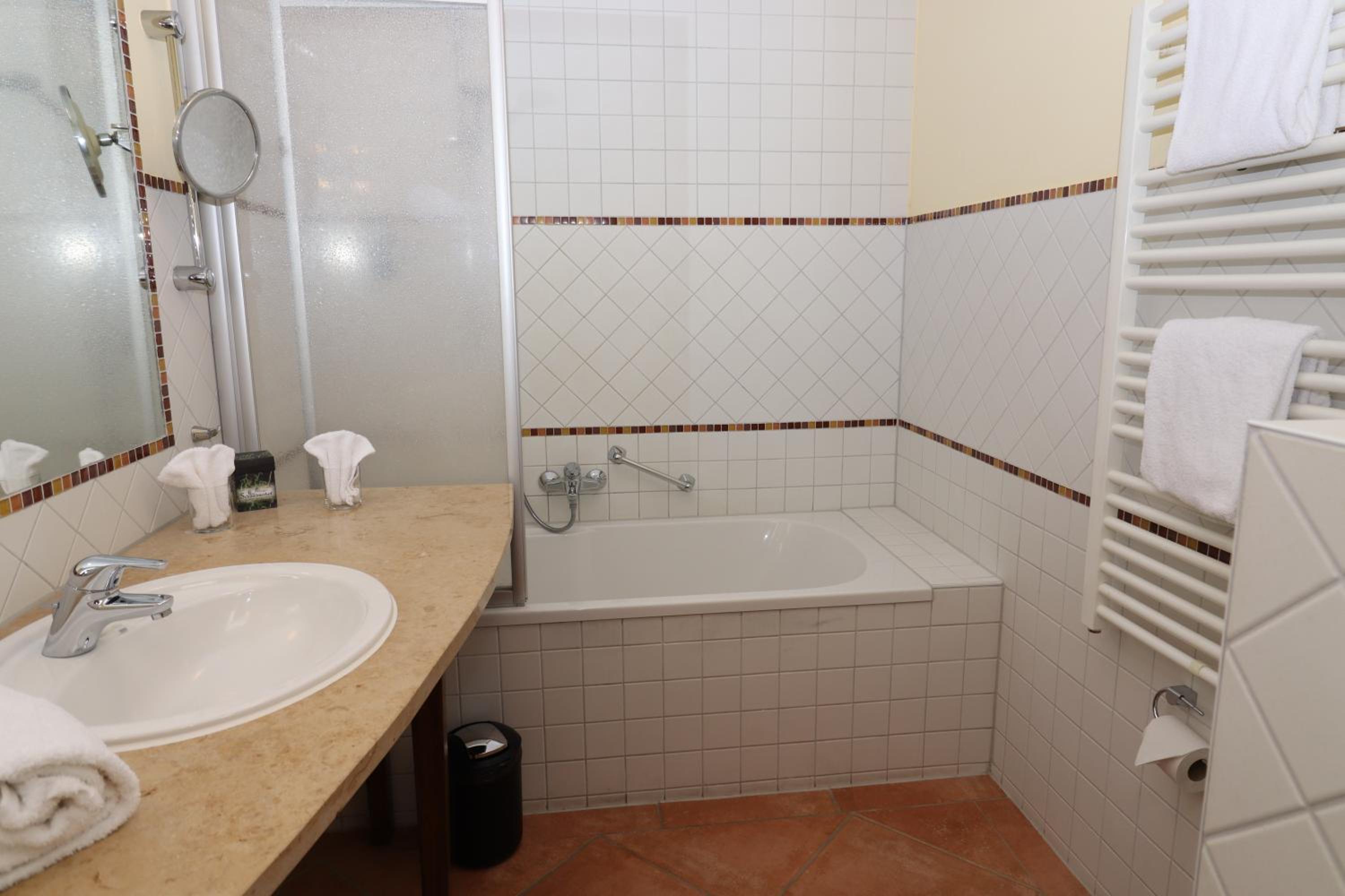 Standard Double Room - Photo 4