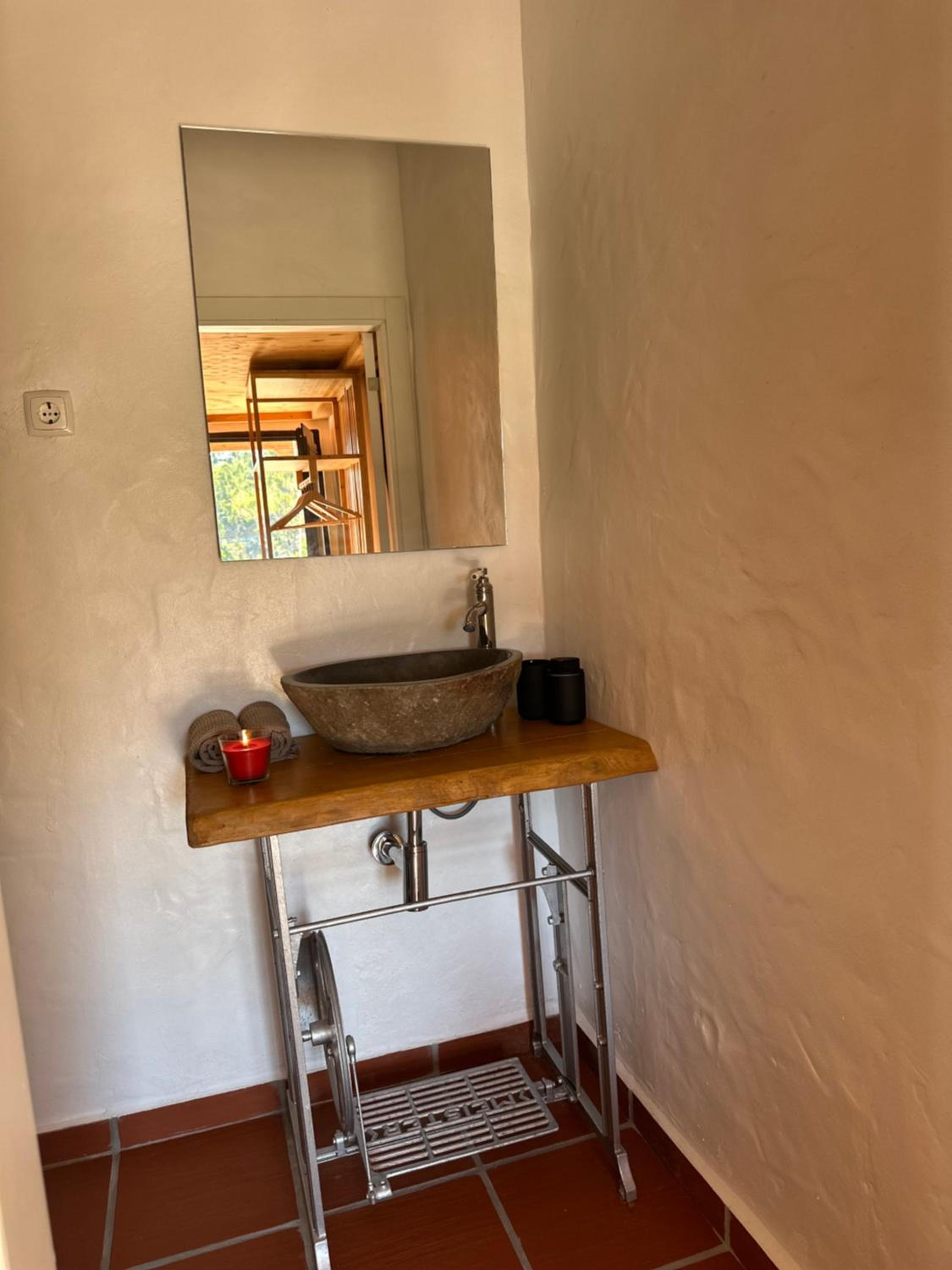 Deluxe Double or Twin Room with Mountain View