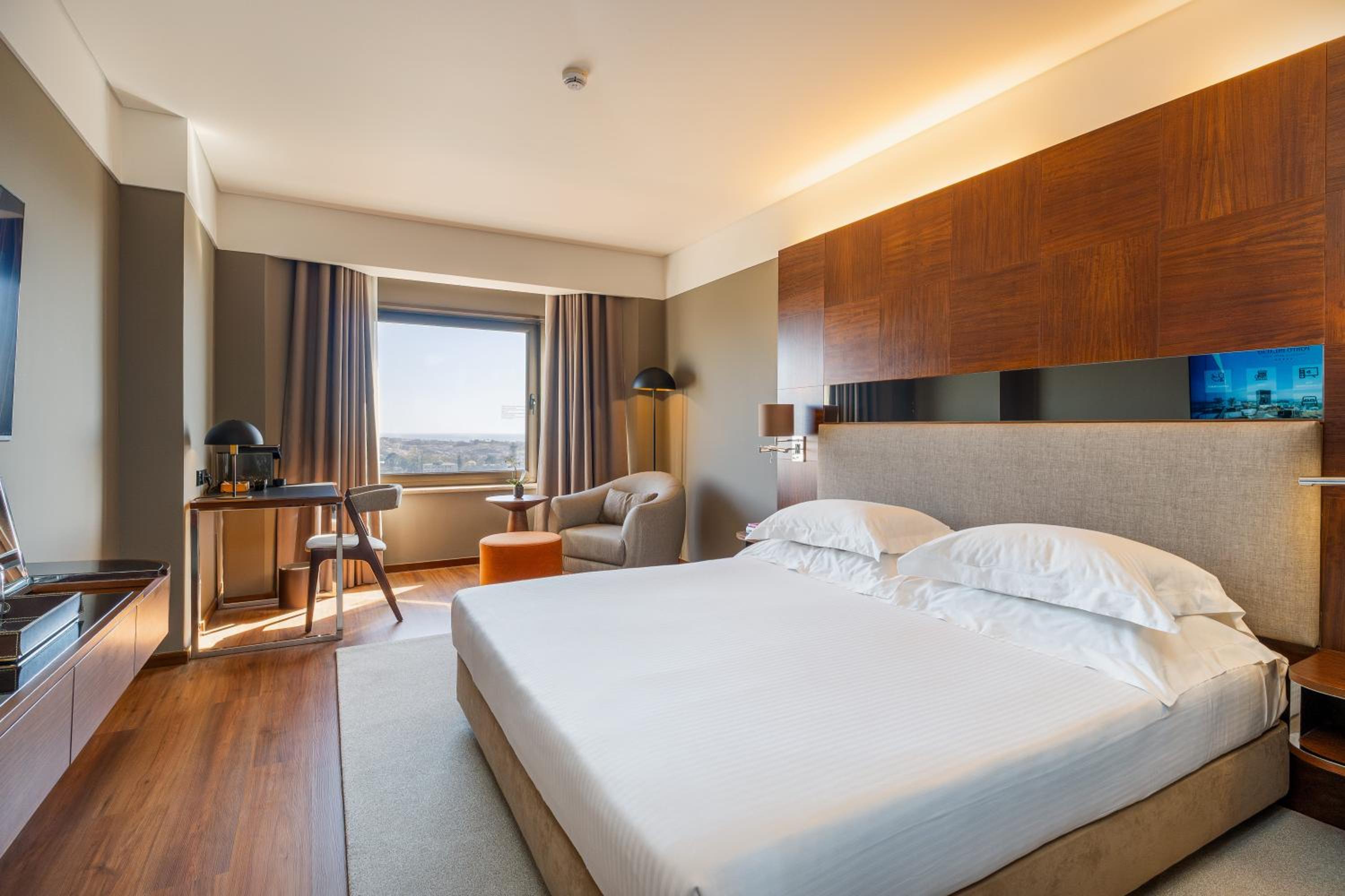Superior Double Room thumbnail 5